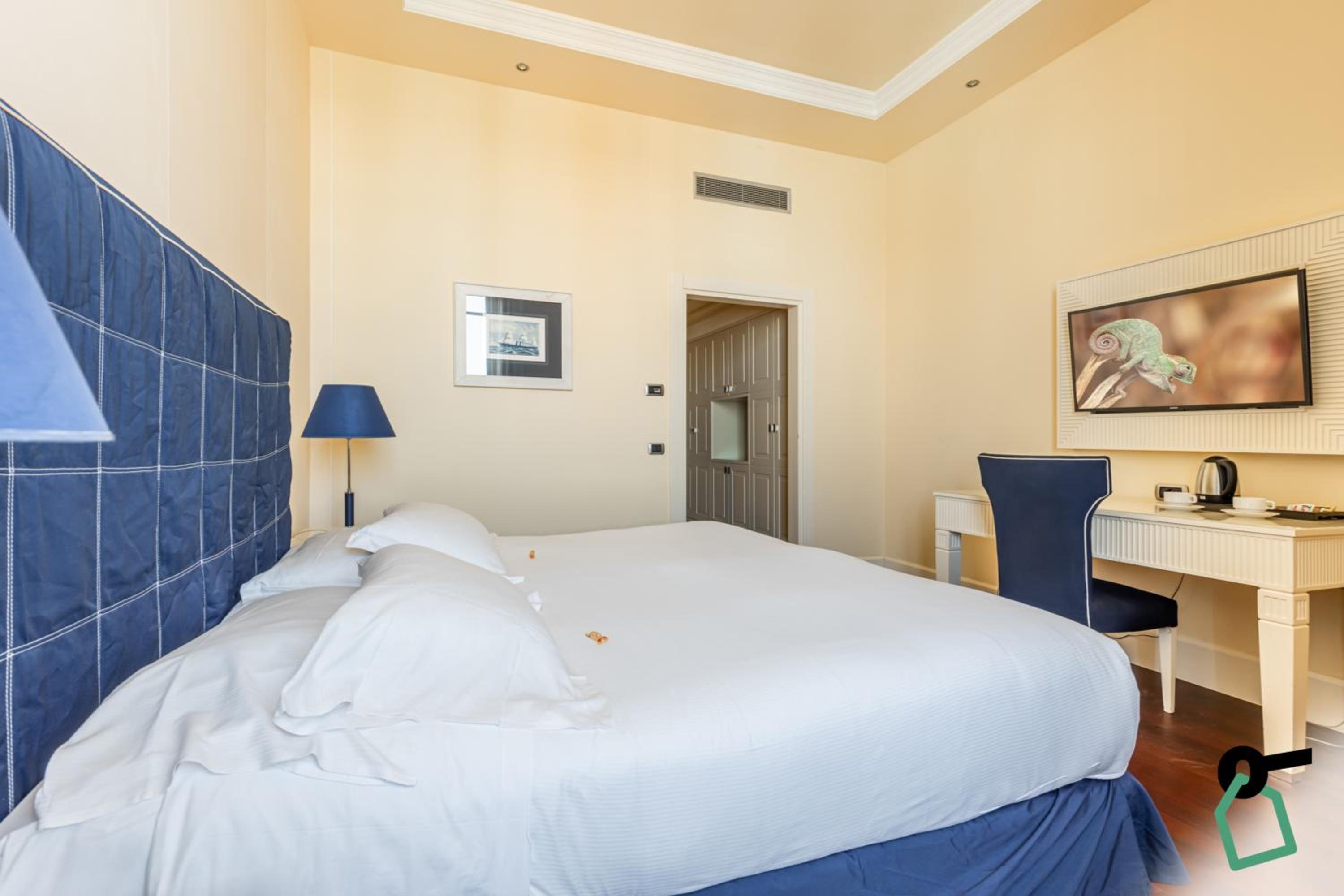 Standard Double Room - Photo 7