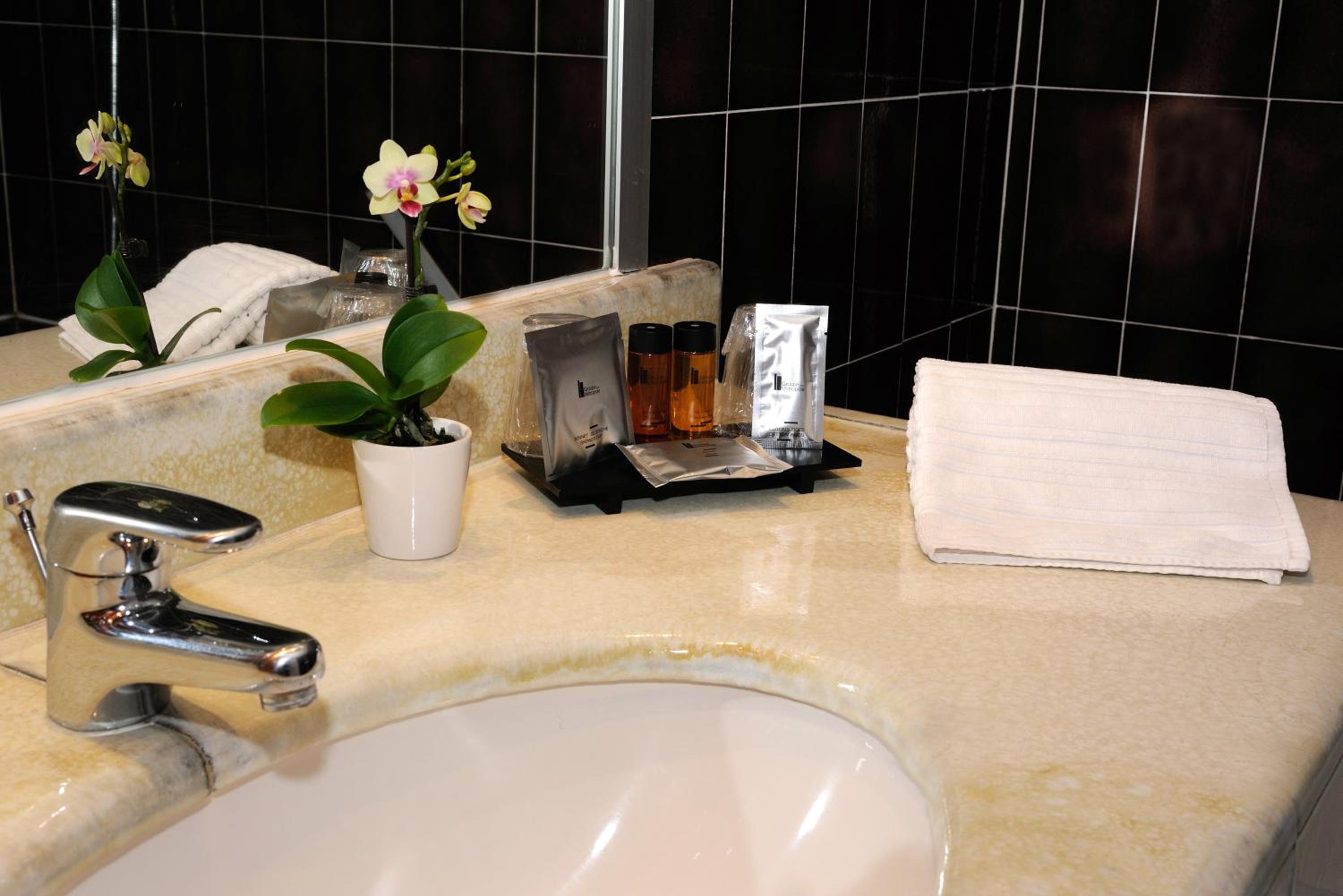 Triple Room (3 Adults) - Photo 4