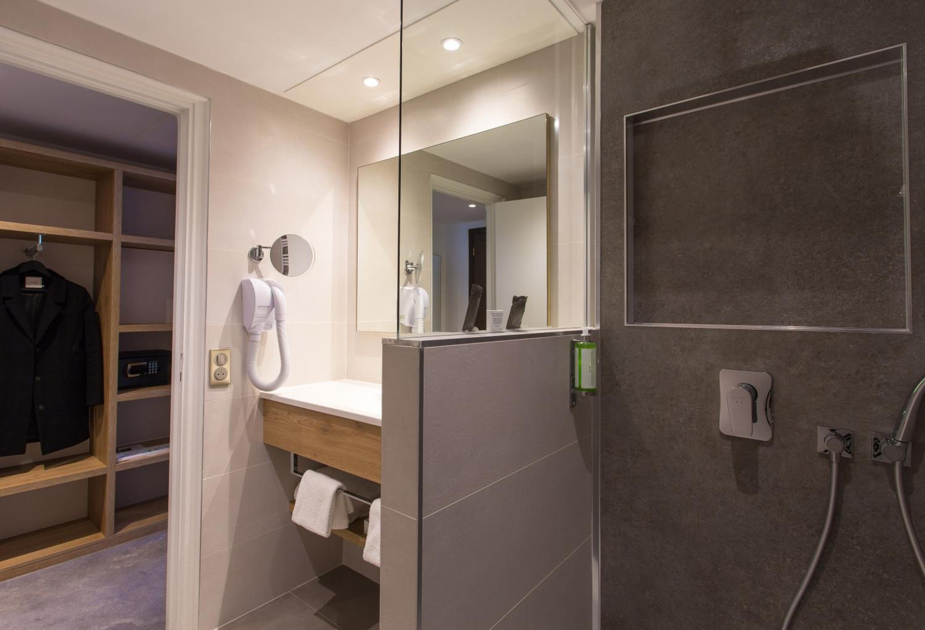 Executive Room - Photo 2