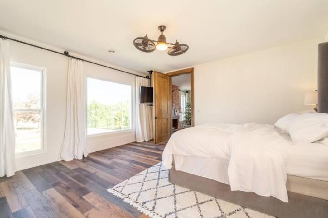 Three-Bedroom House photo 1