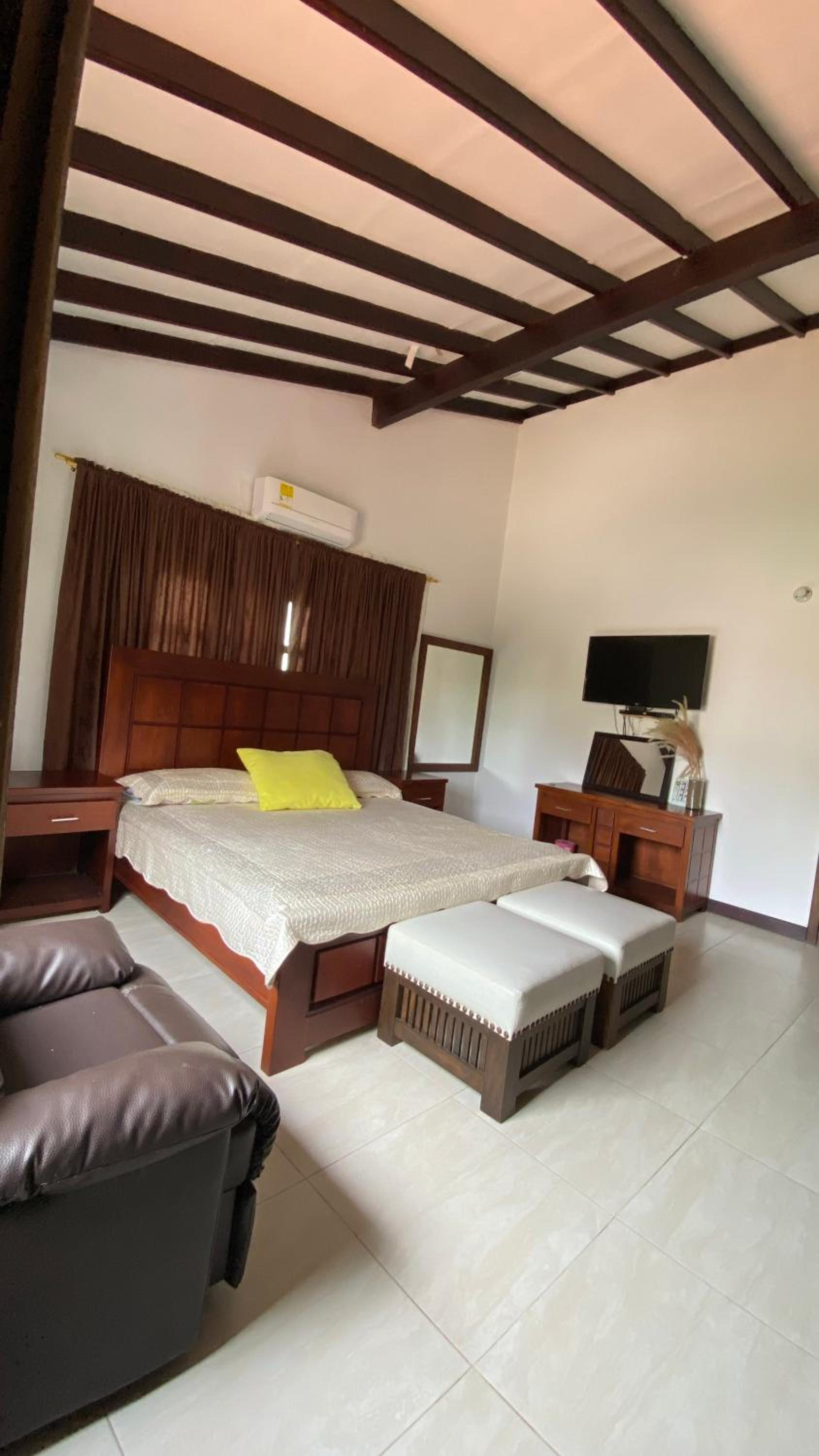 Deluxe King Suite
