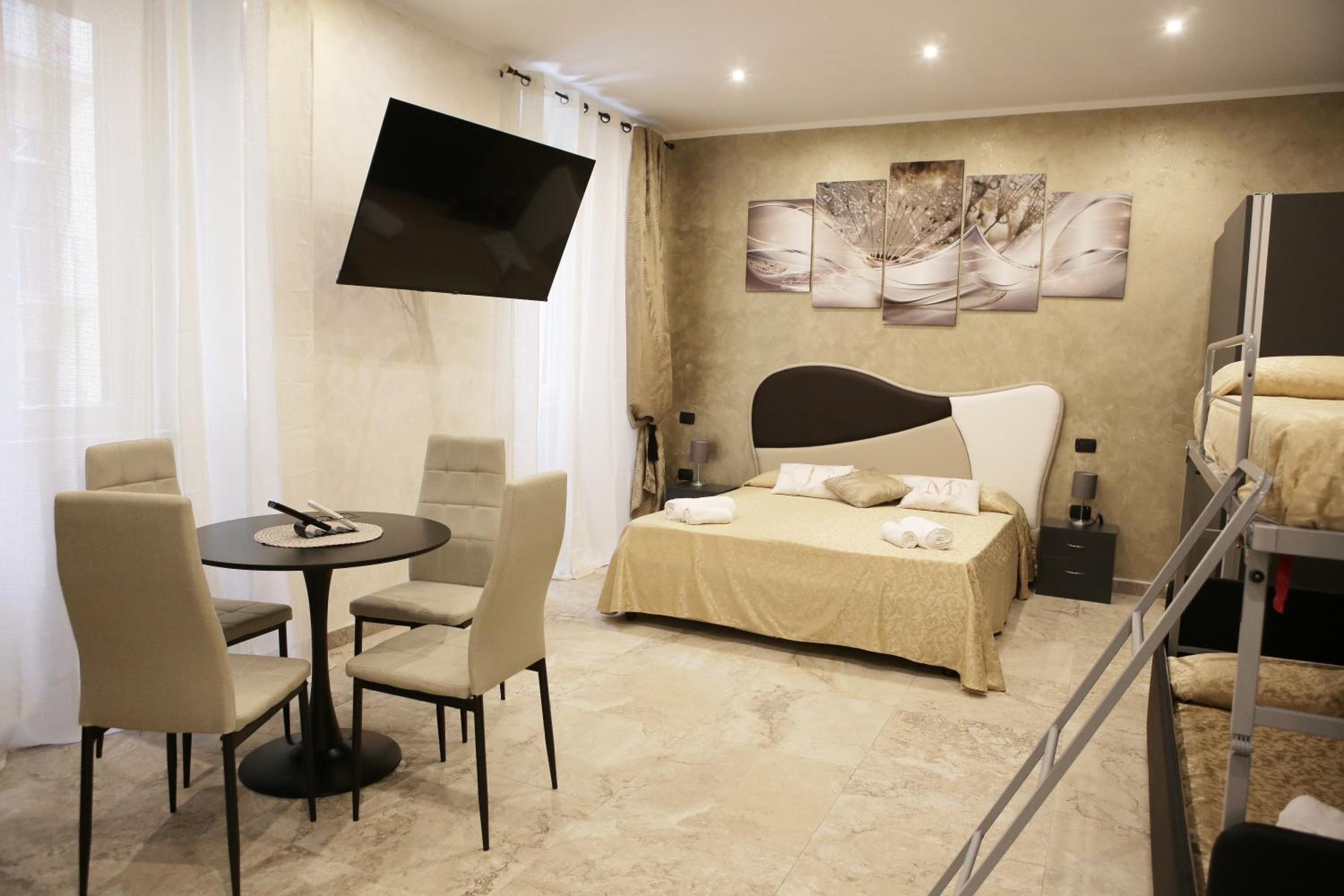 Quadruple Room with Private Bathroom photo 1