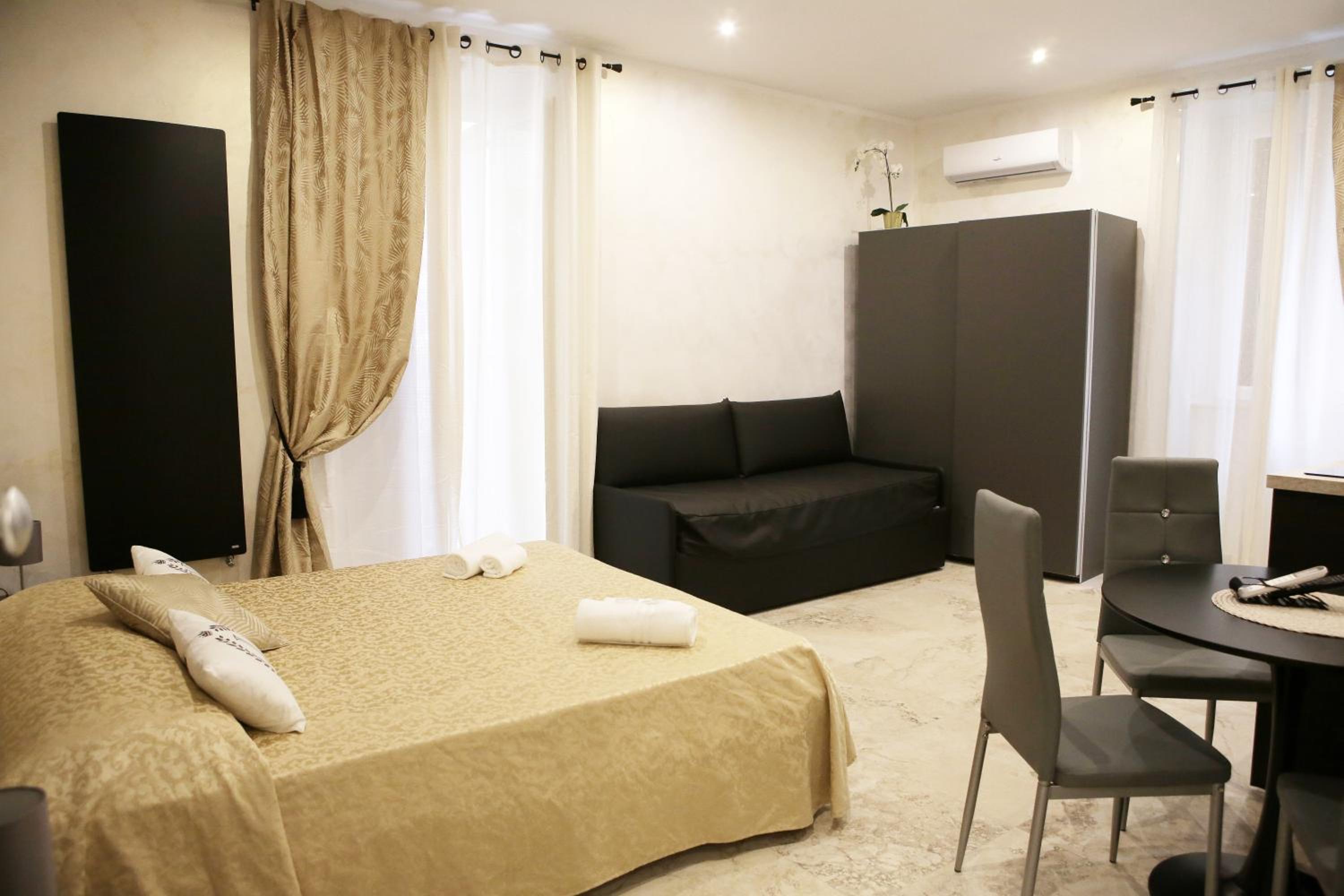 Quadruple Room with Private Bathroom photo 1