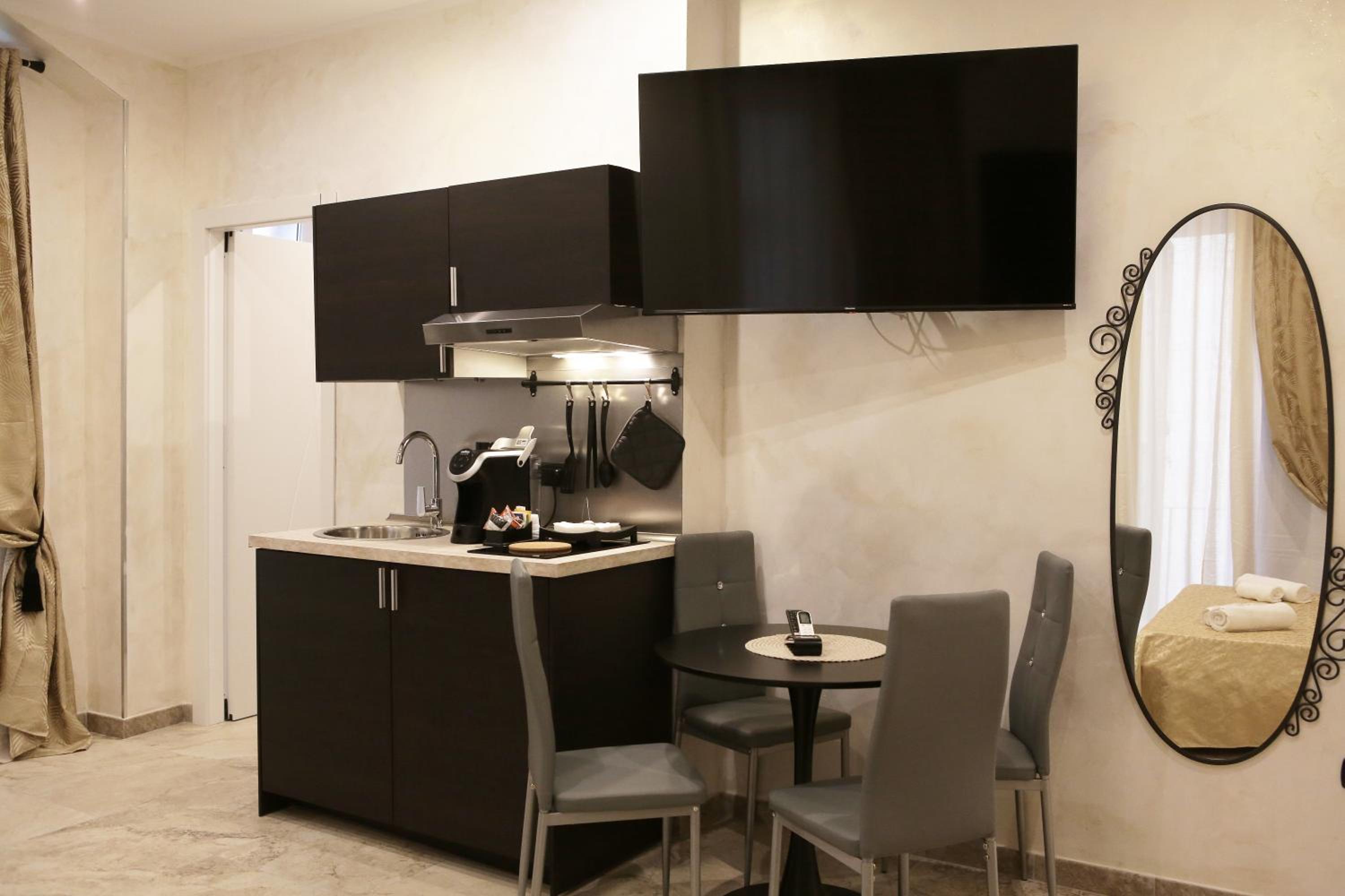 Quadruple Room with Private Bathroom photo 3