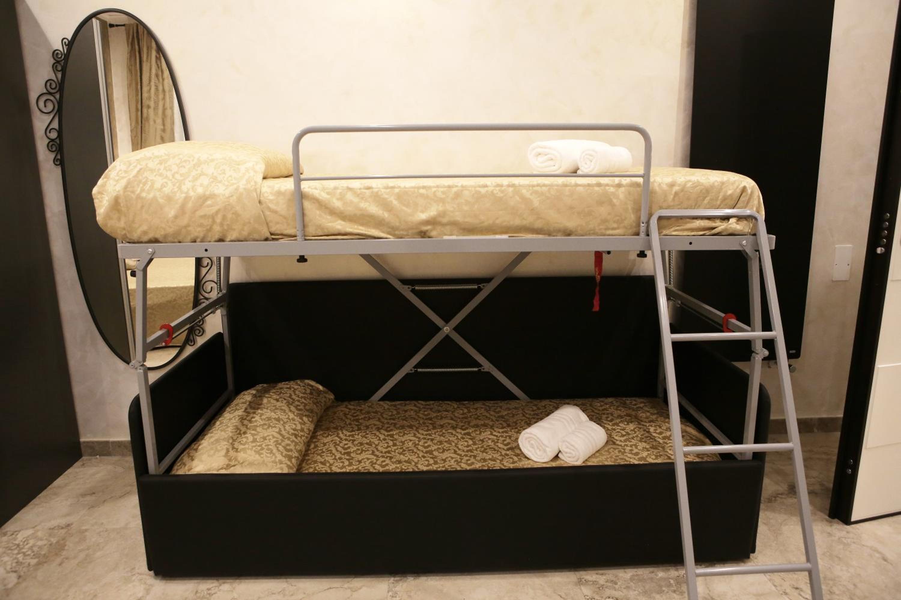 Quadruple Room with Private Bathroom photo 3