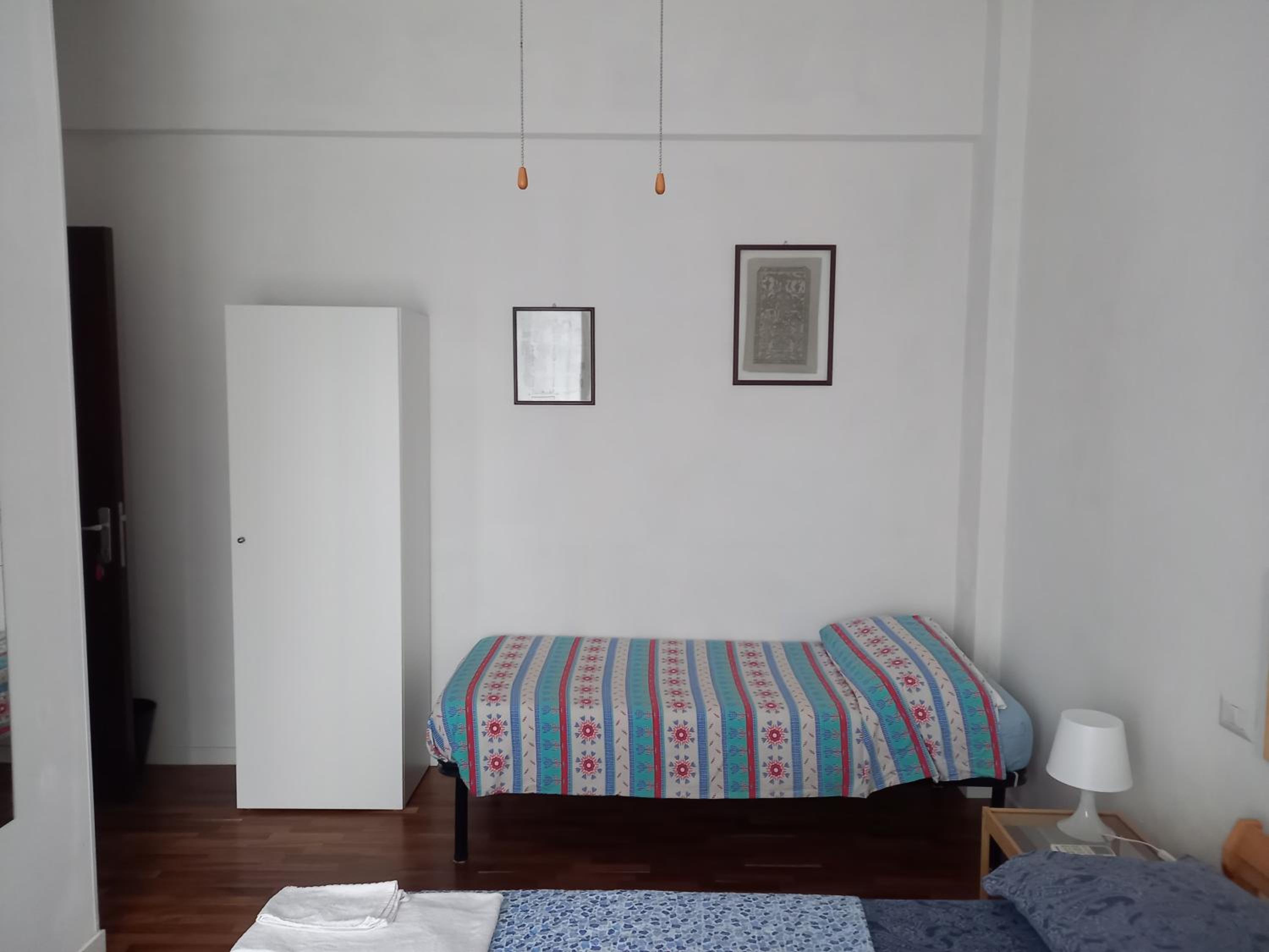 Double Room with Private Bathroom - Photo 3