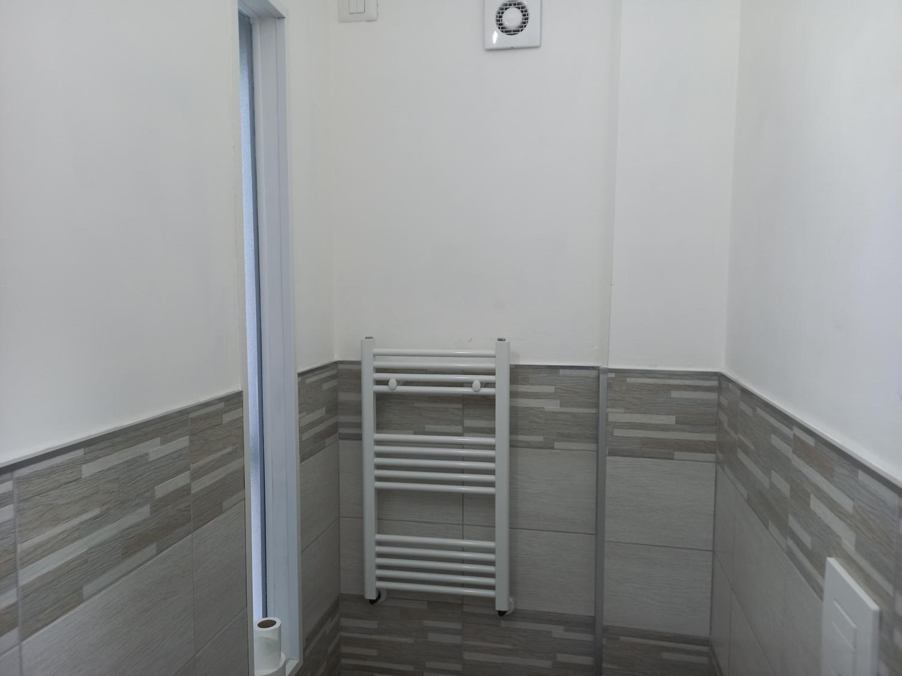 Double Room with Private Bathroom - Photo 6