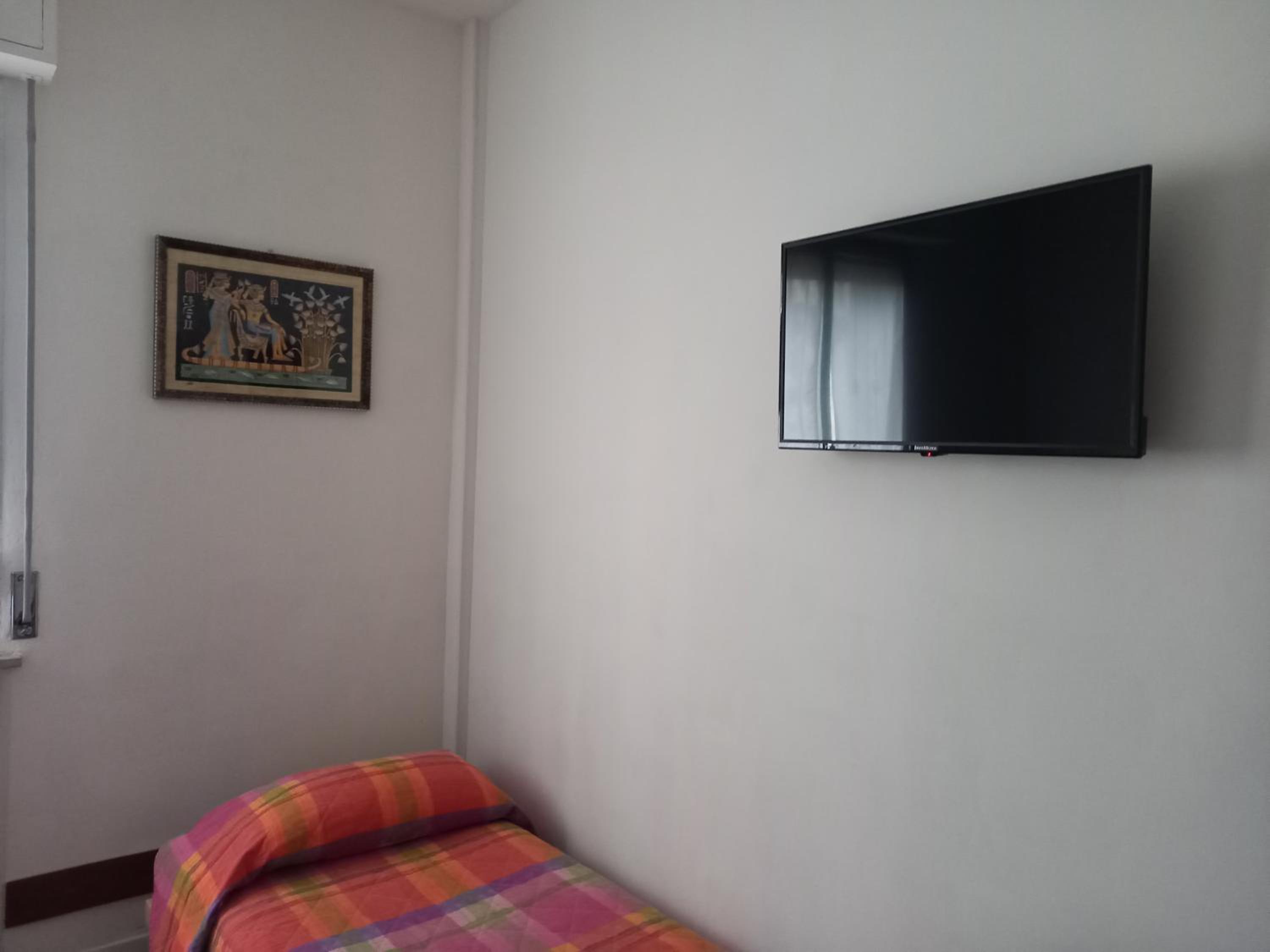 Triple Room with Private Bathroom - Photo 2