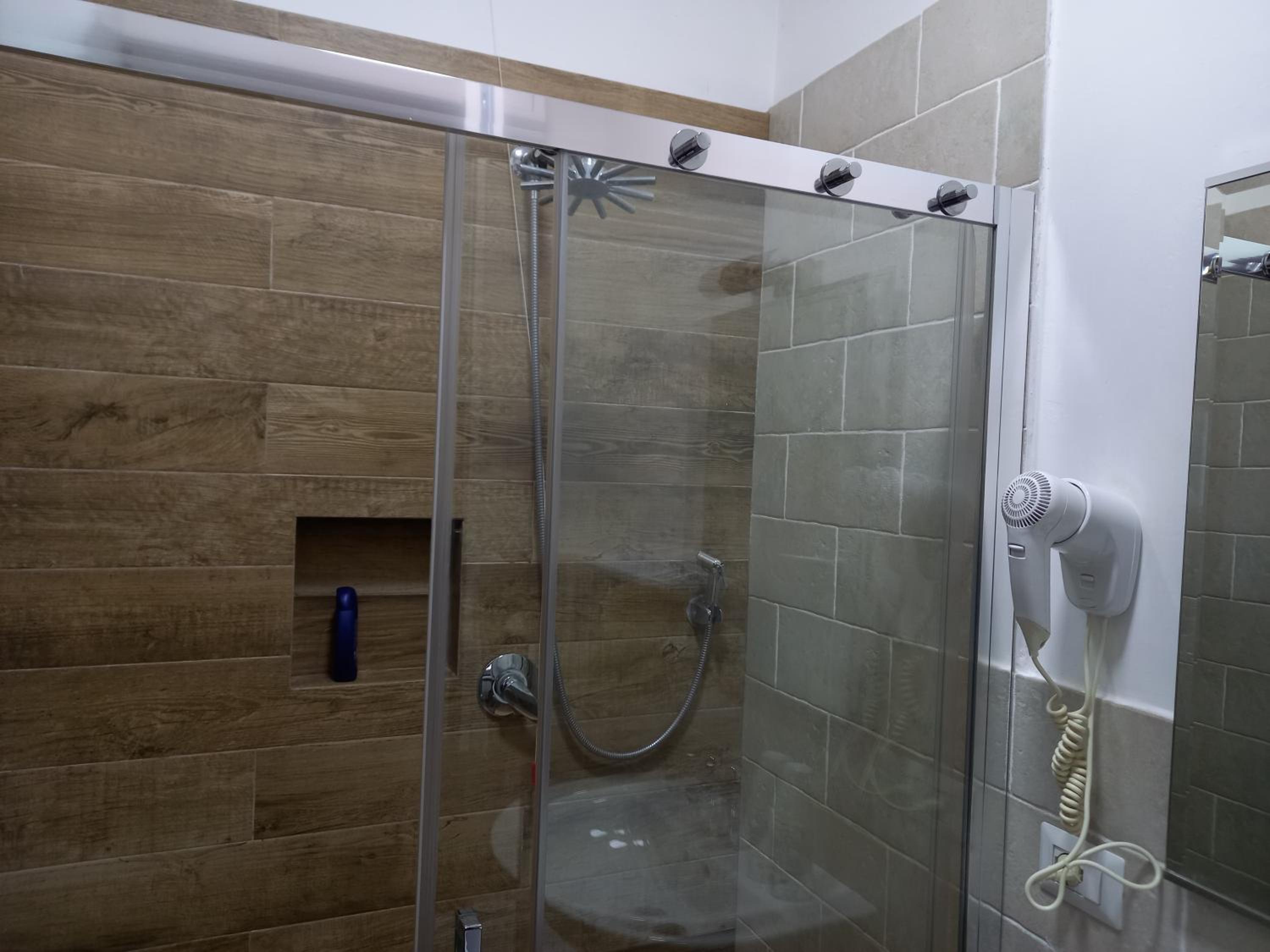 Triple Room with Private Bathroom - Photo 7