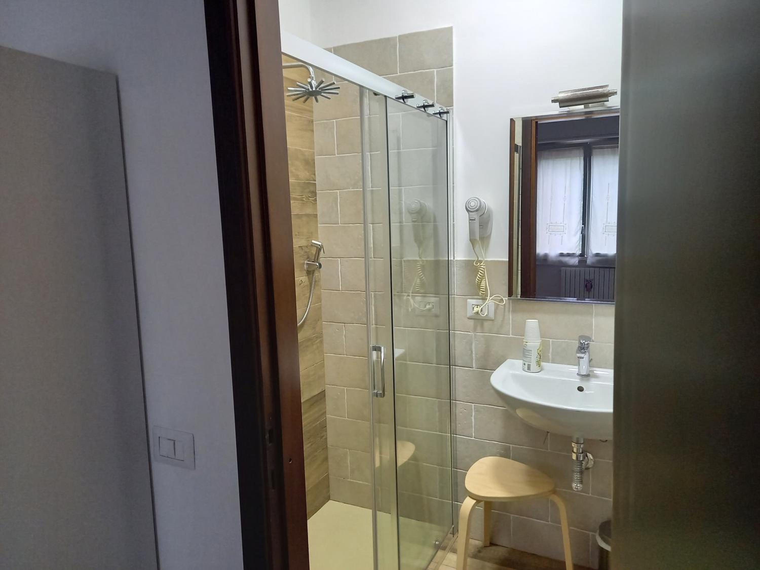 Triple Room with Private Bathroom - Photo 5