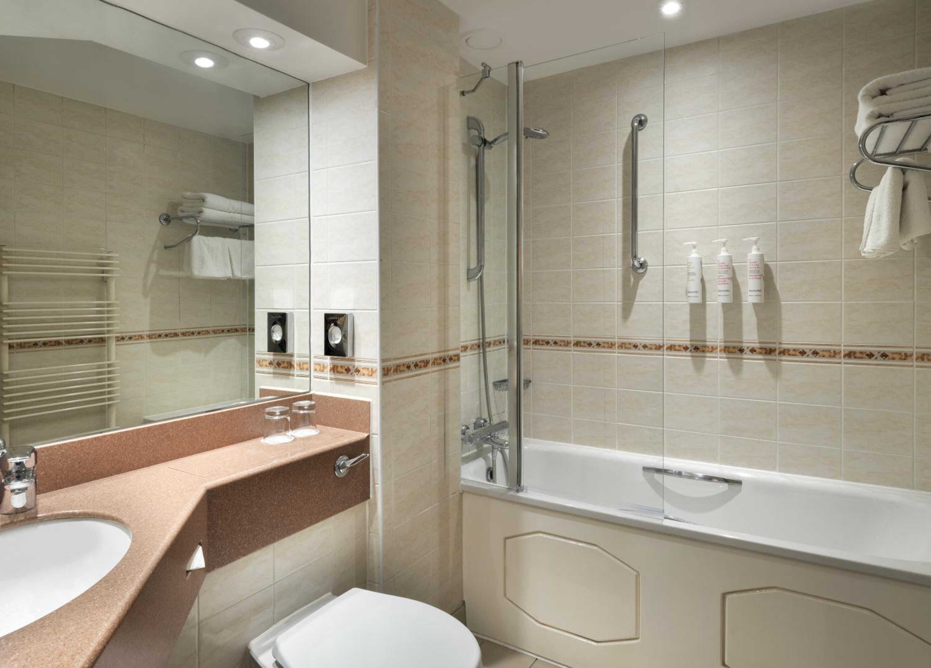 Deluxe King Room - Photo 2