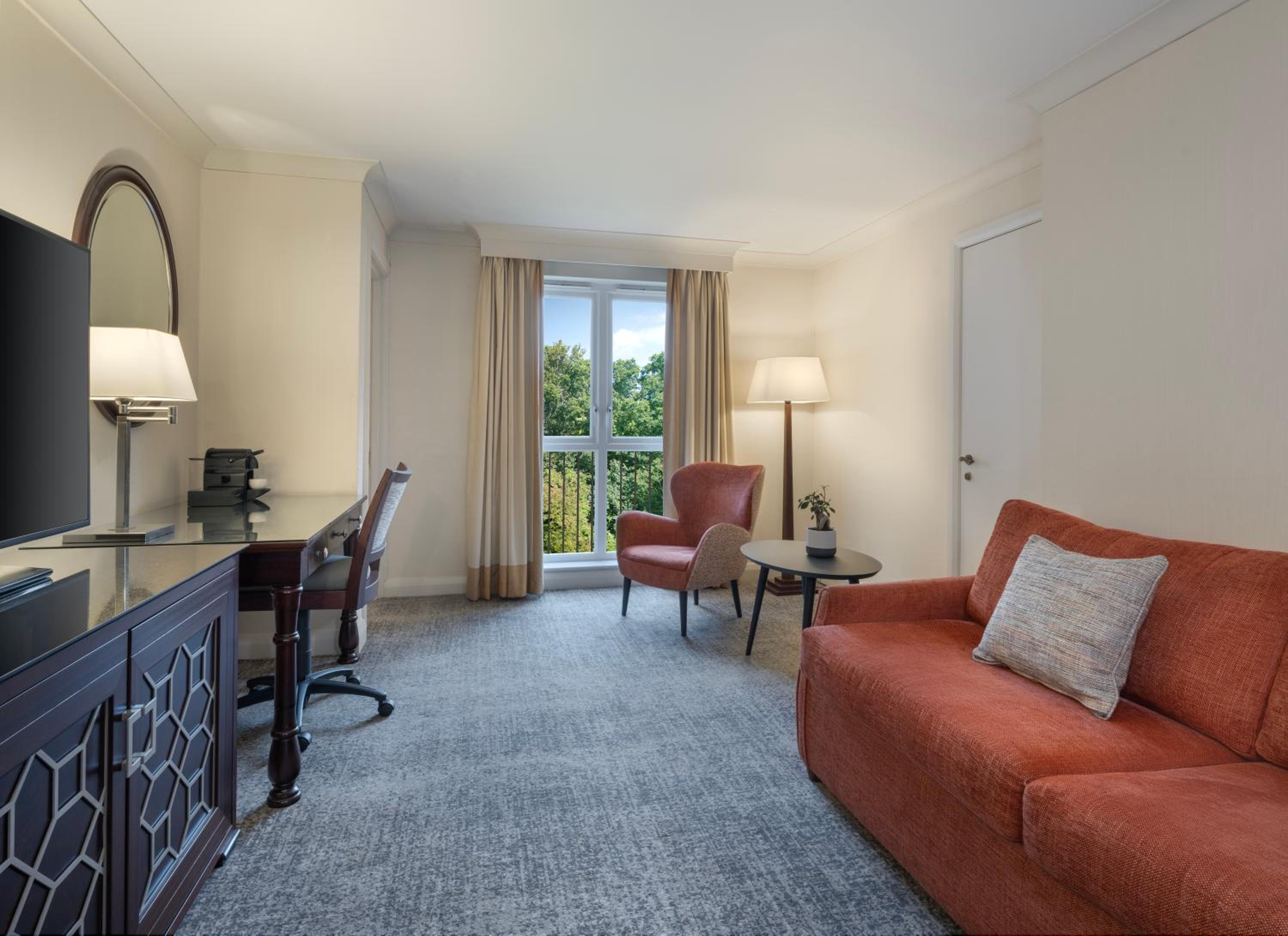 Junior King Suite - Photo 10