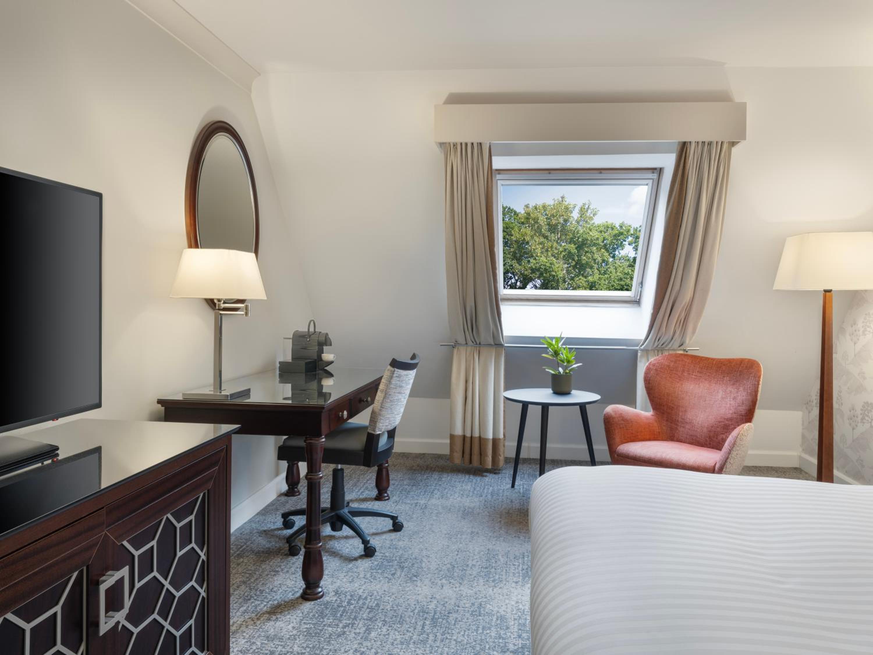 Superior King Room - Photo 2