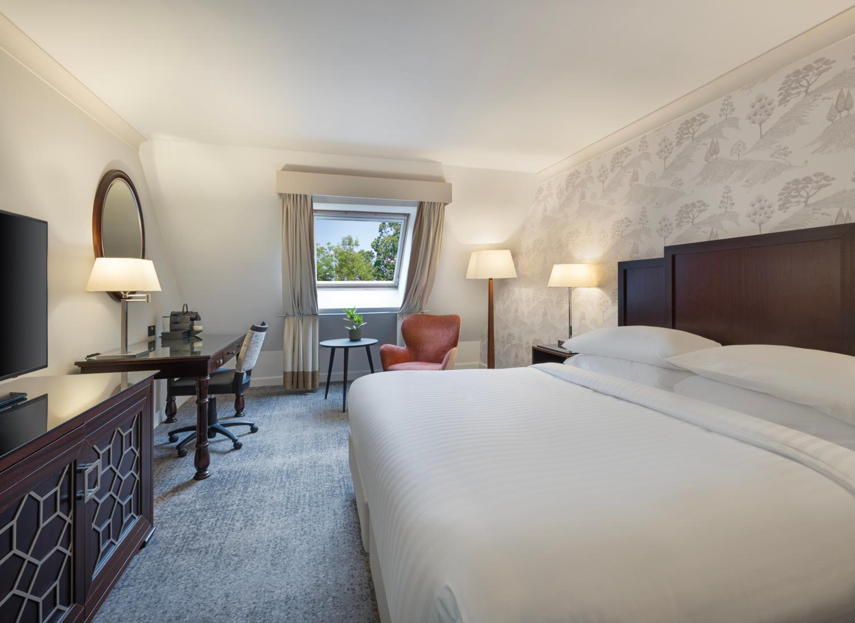 Superior King Room - Photo 1