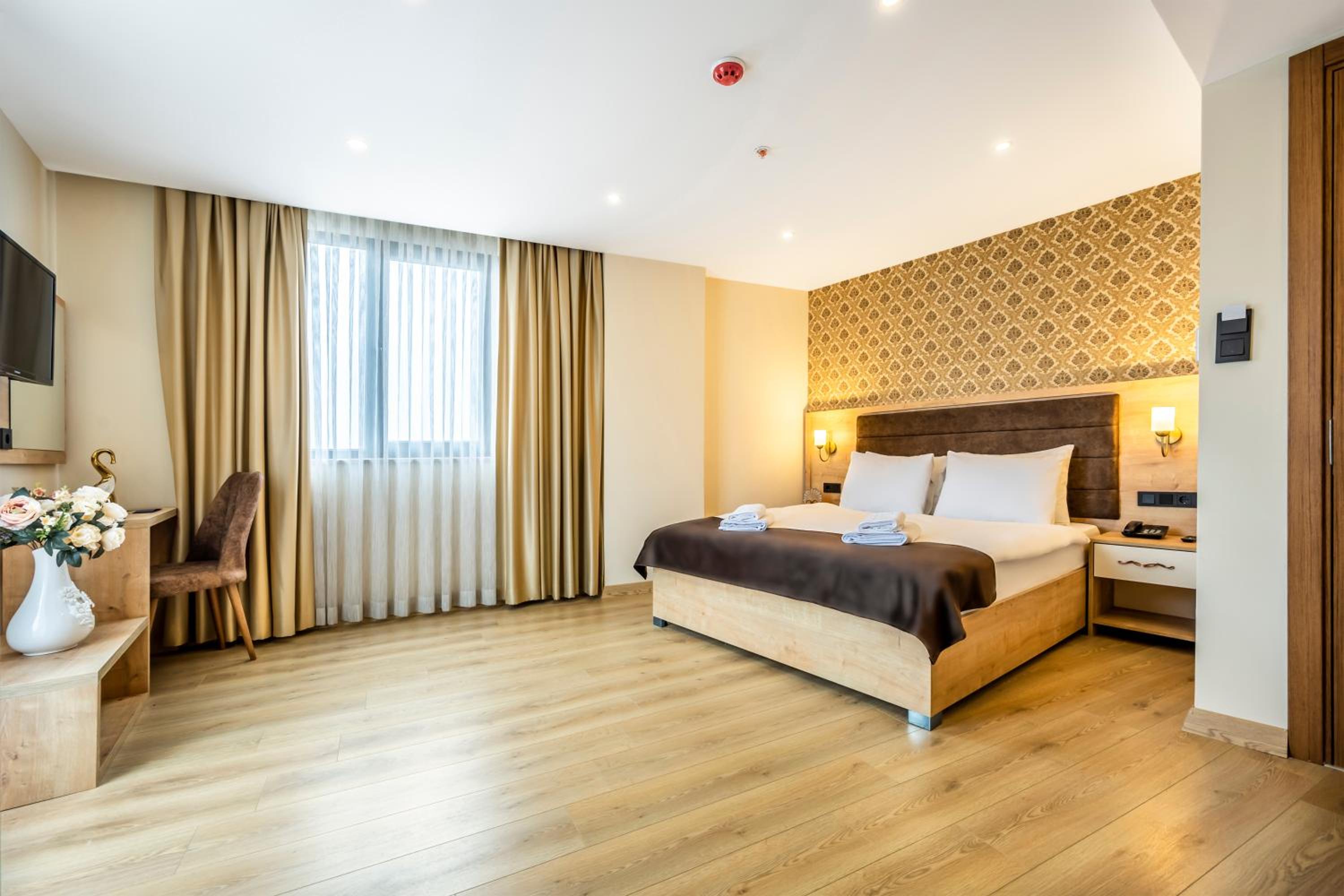 Deluxe Suite with Sea View photo 1