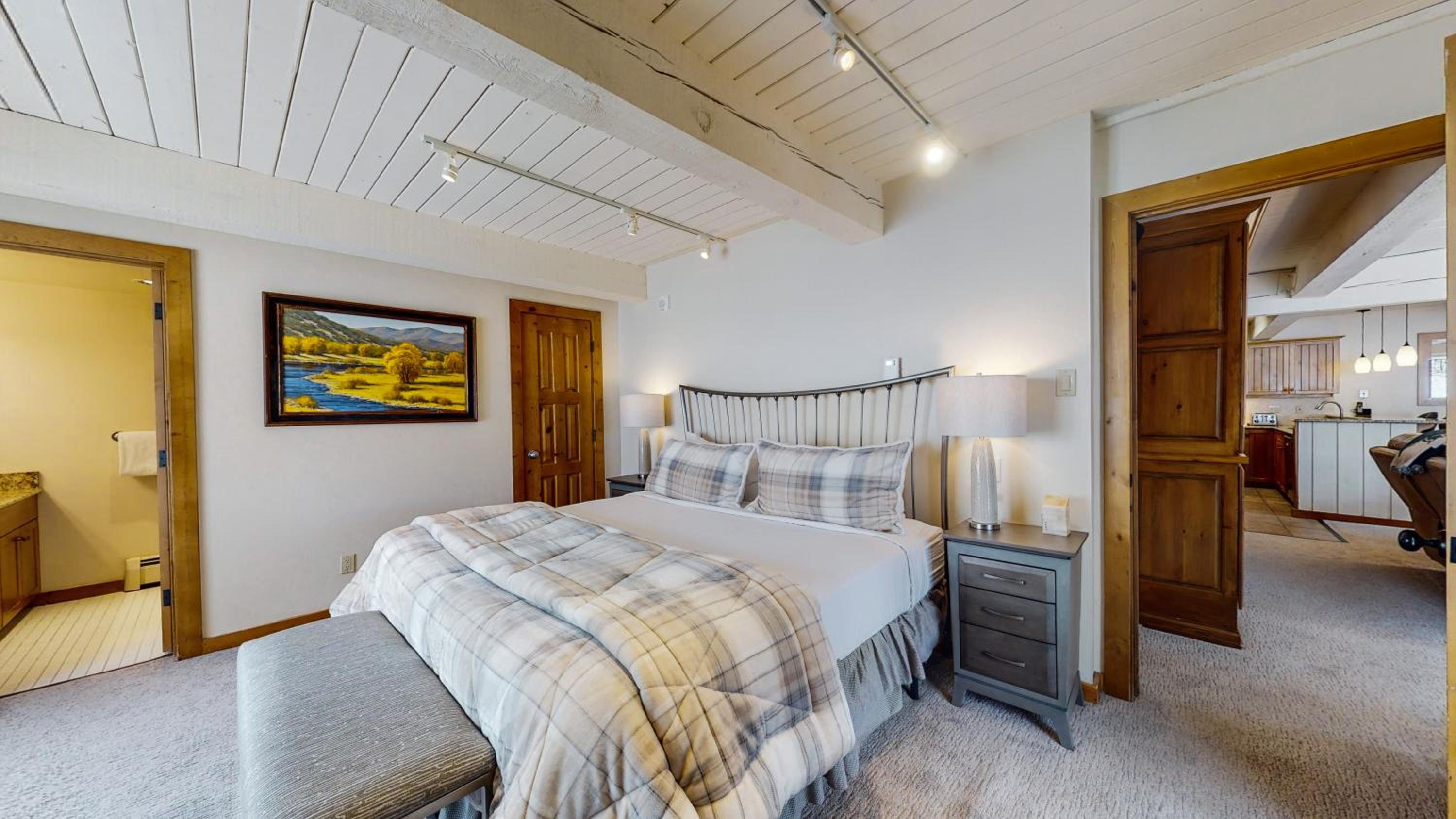 Three-Bedroom Gold Point Apartment photo 1
