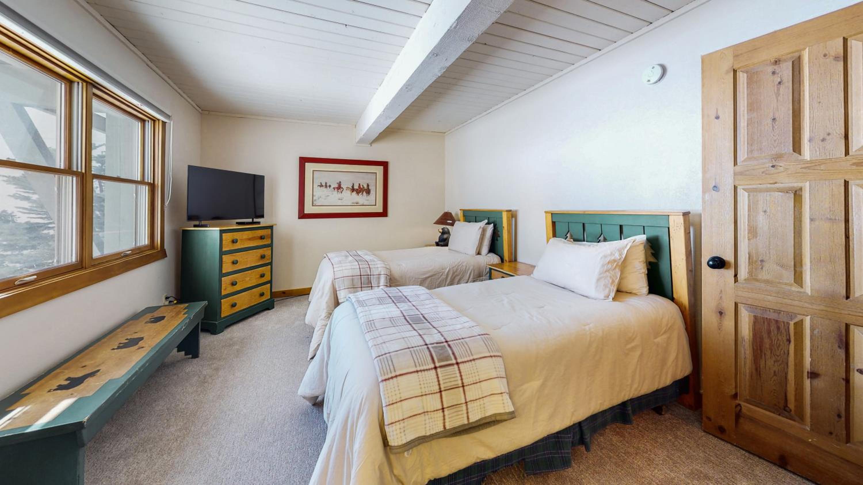 Three-Bedroom Gold Point Apartment photo 2
