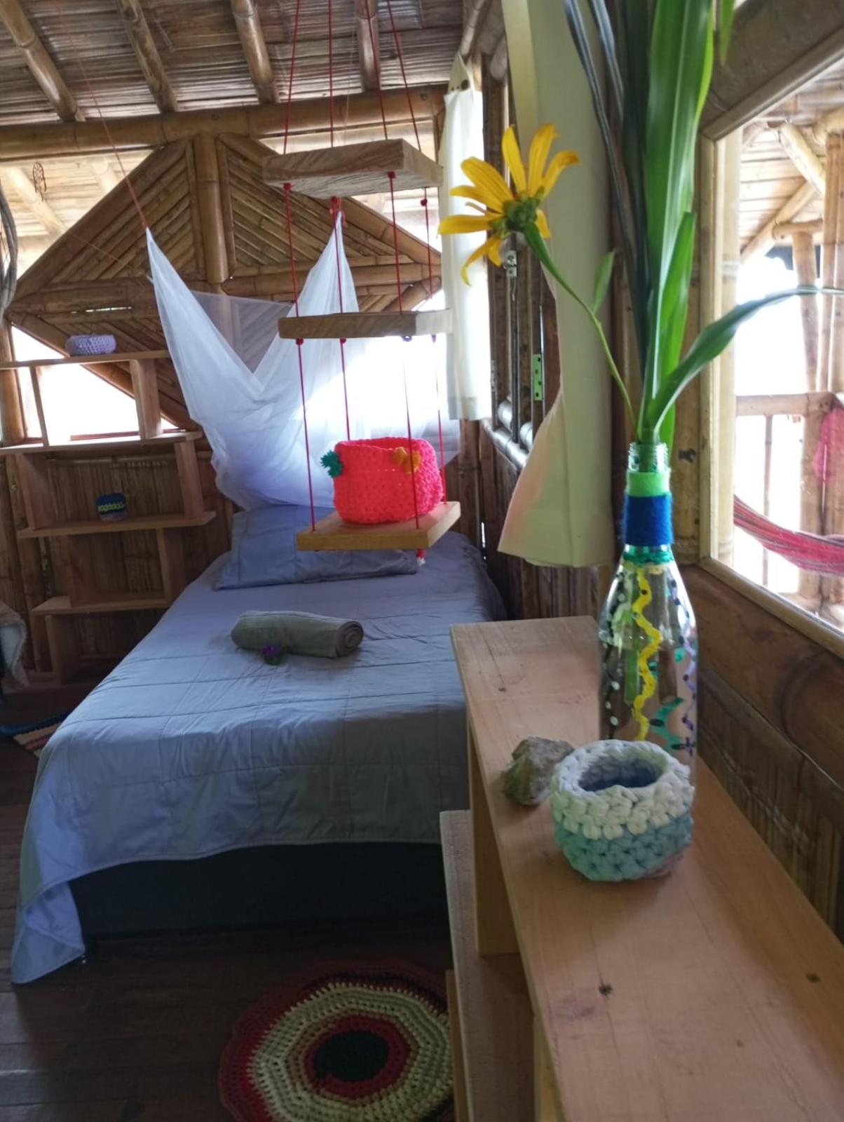 Queen Room with Shared Bathroom photo 3