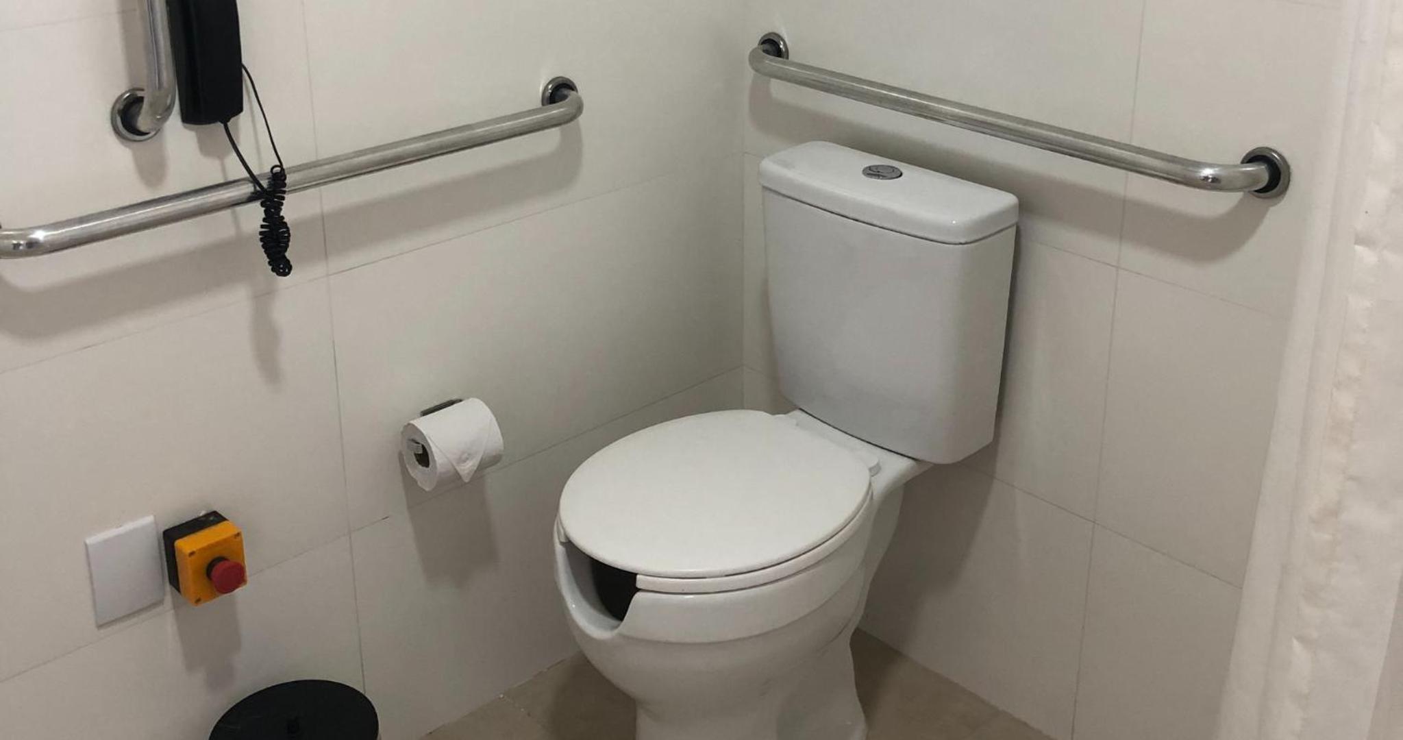Queen Room - Disability Access - Photo 6