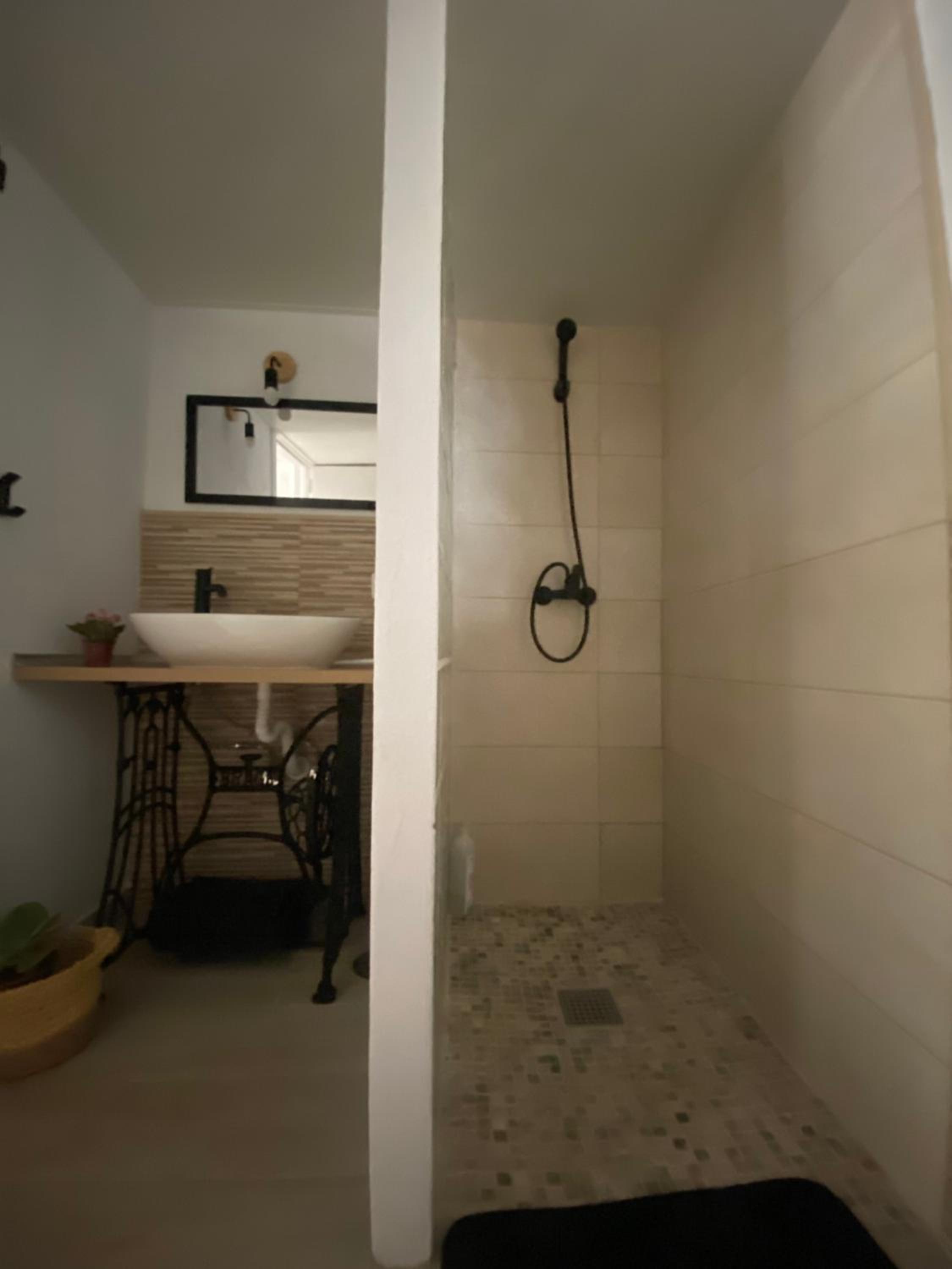 Studio Apartment - Photo 3