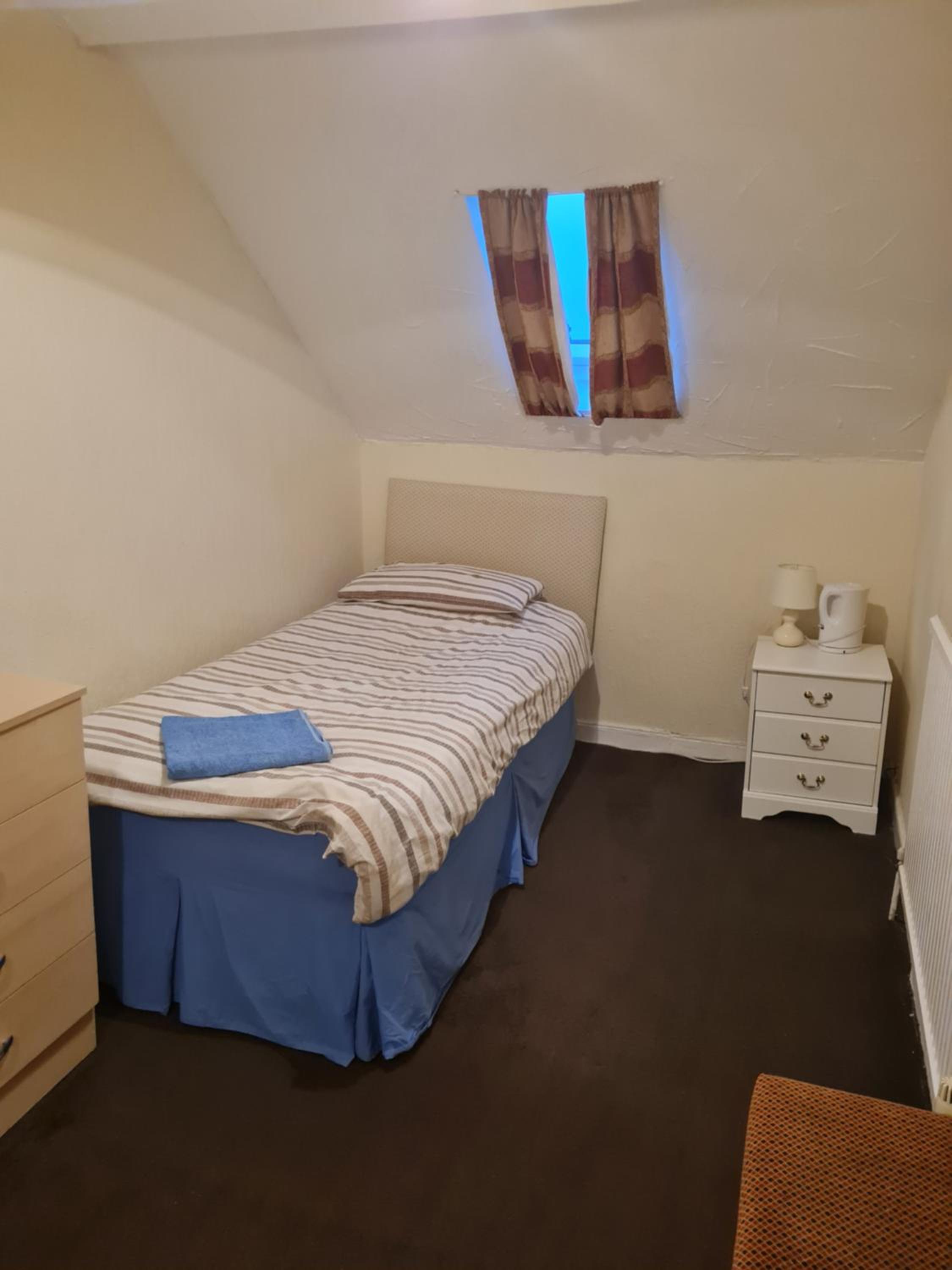 Economy Twin Room - Photo 1