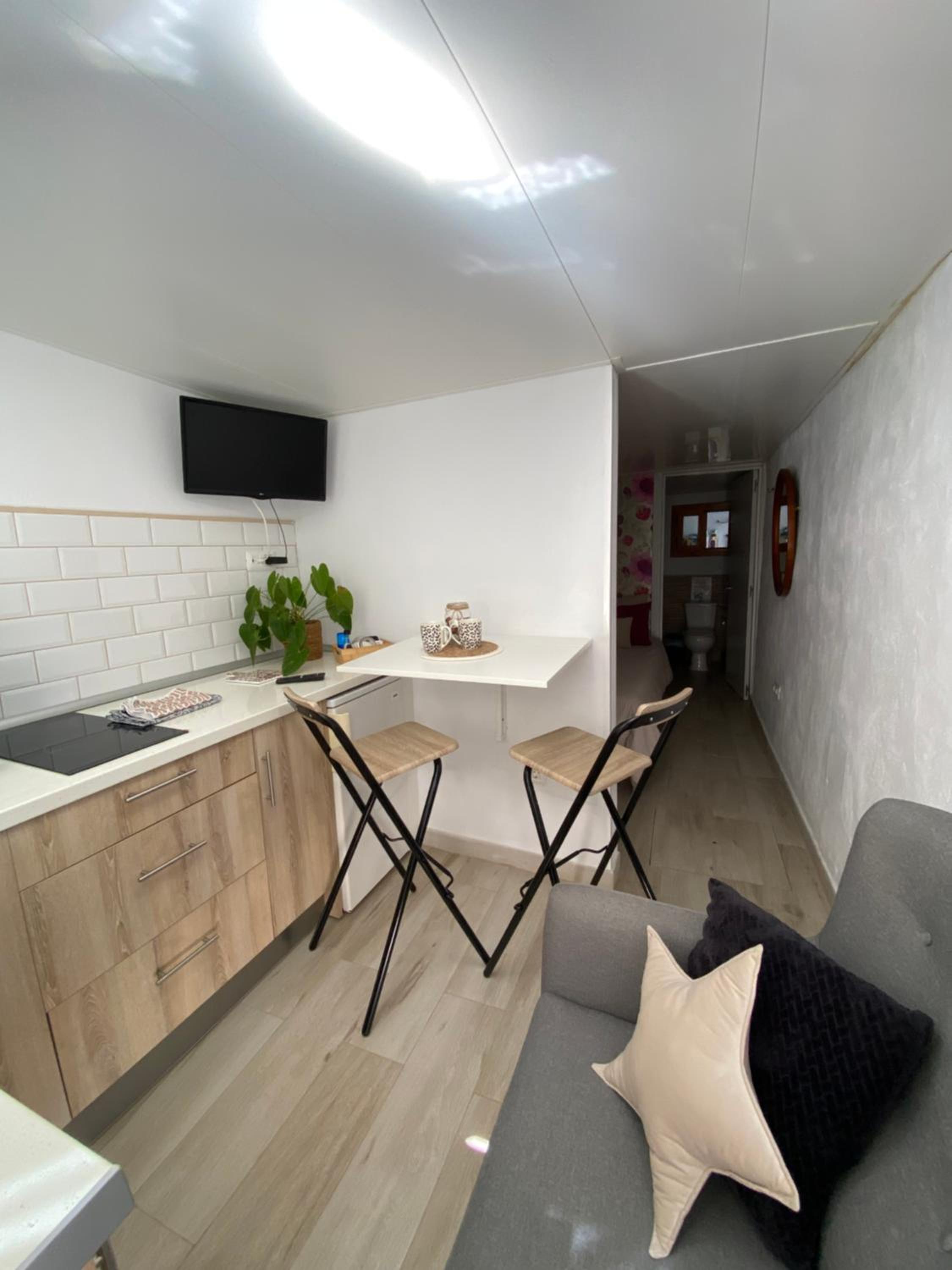 Studio Apartment - Photo 5