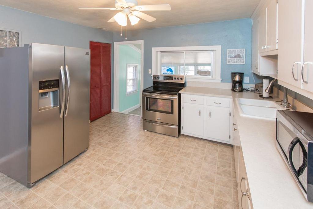 Three-Bedroom House photo 2