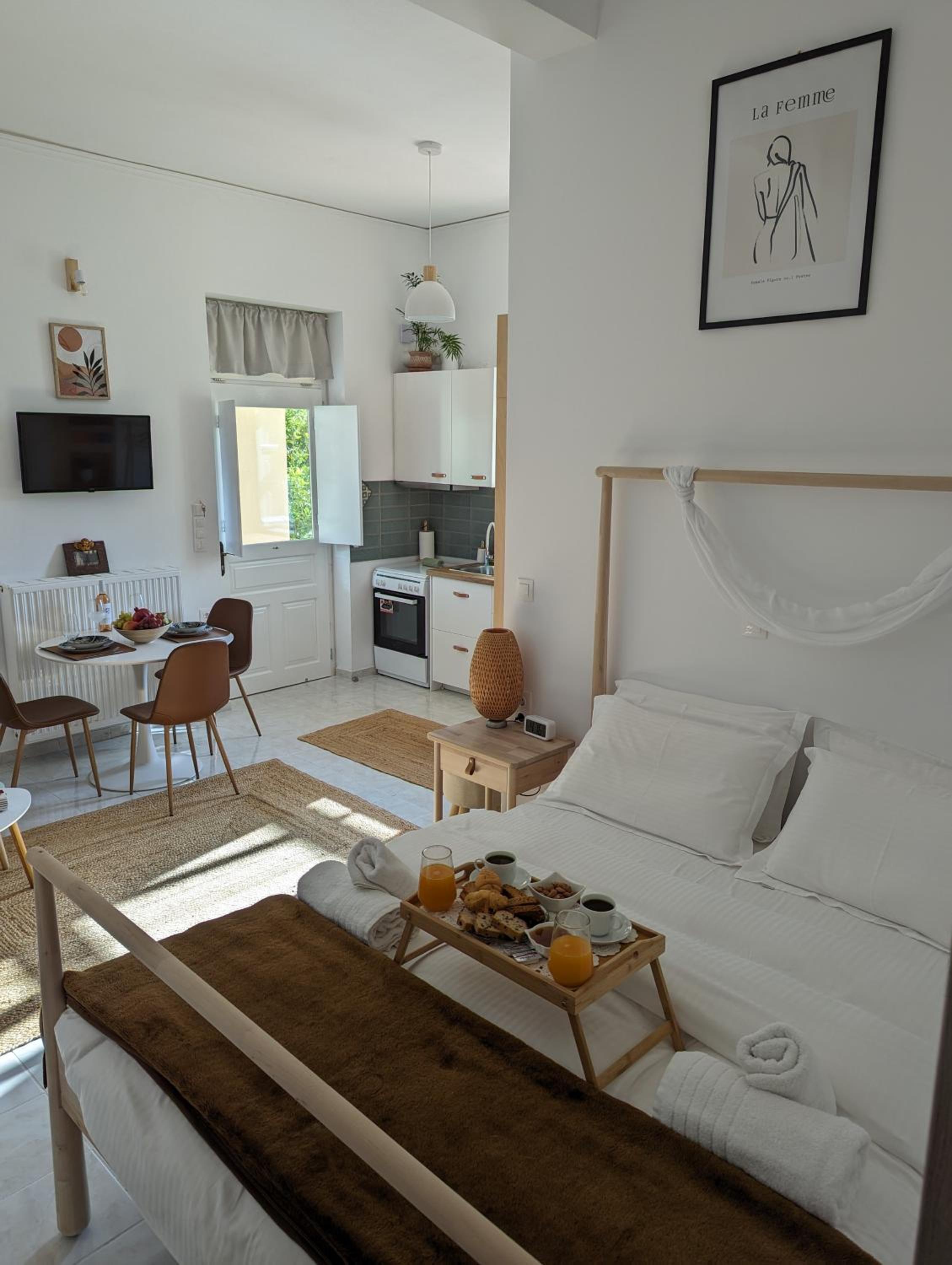 Studio Apartment photo 1