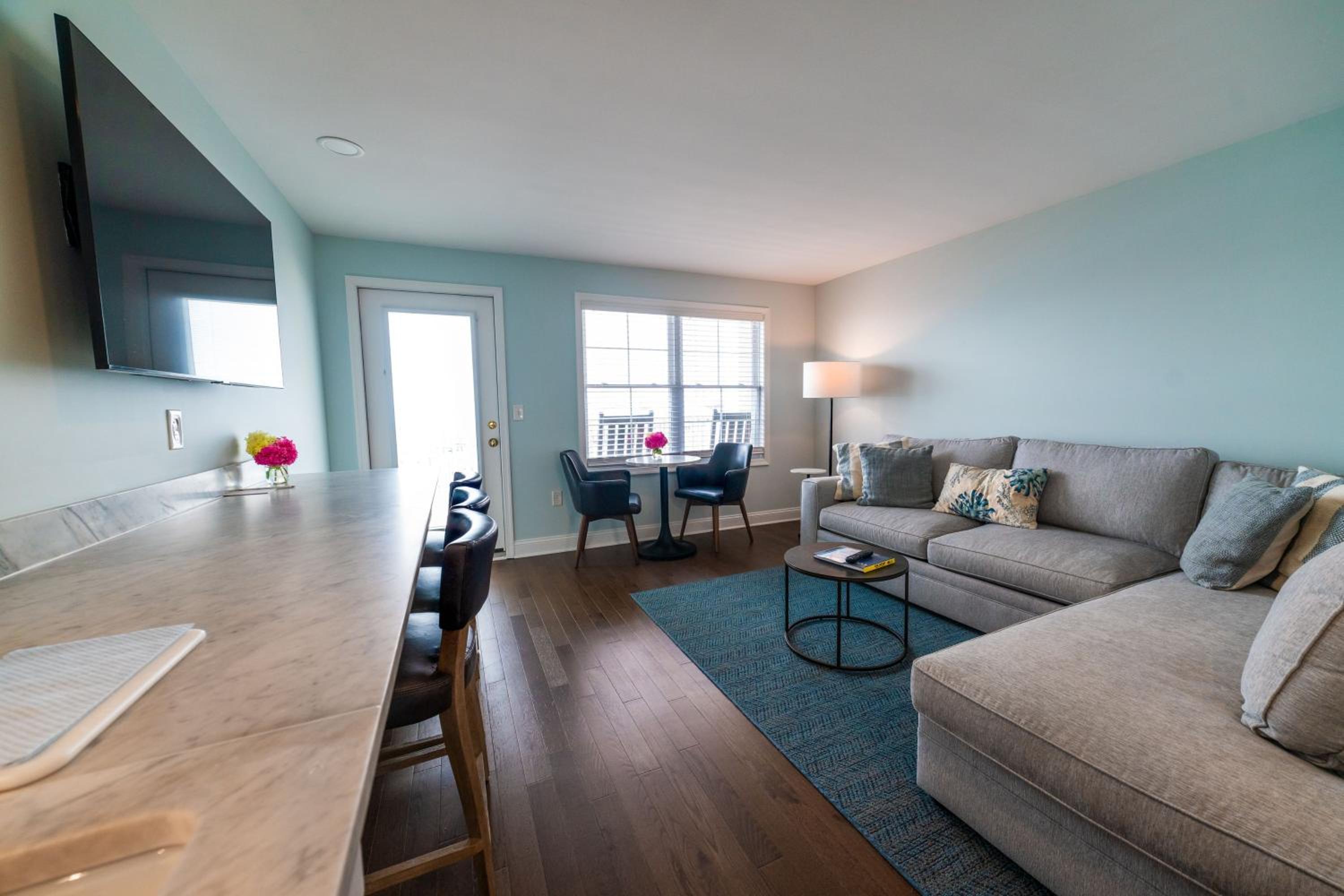 One-Bedroom Apartment with Balcony - Photo 4