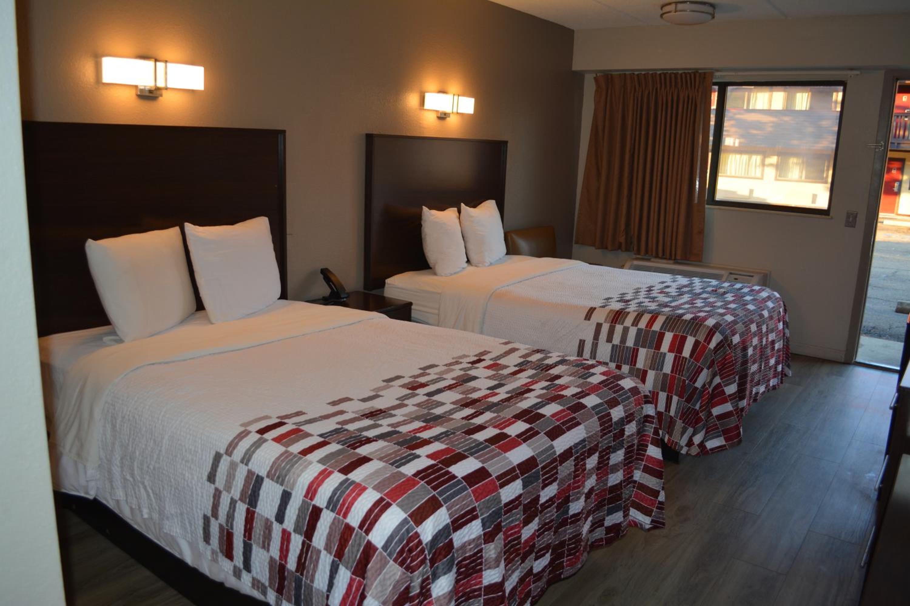 Deluxe Room With Two Queen Beds Non-Smoking photo 1