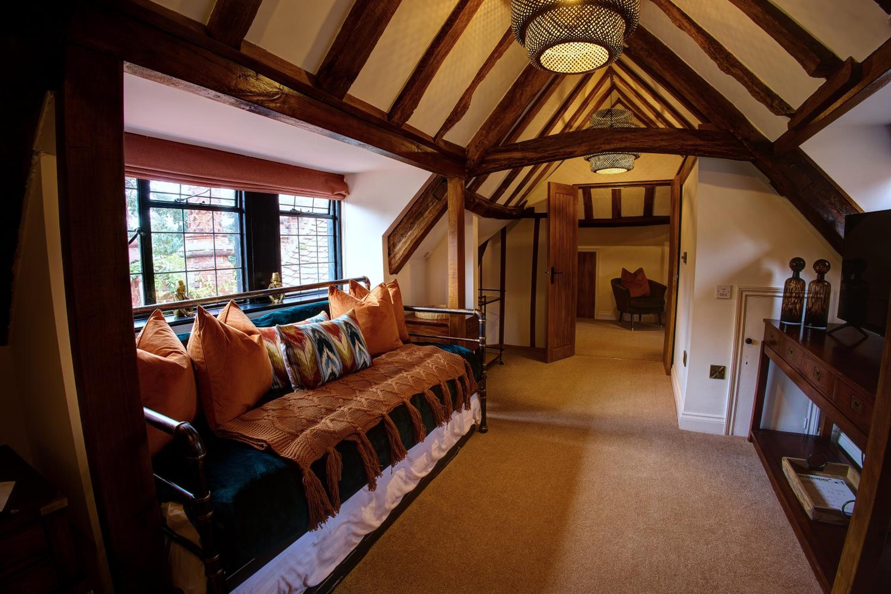 Luxury Suite with King Bed - Non Smoking  - Photo 2