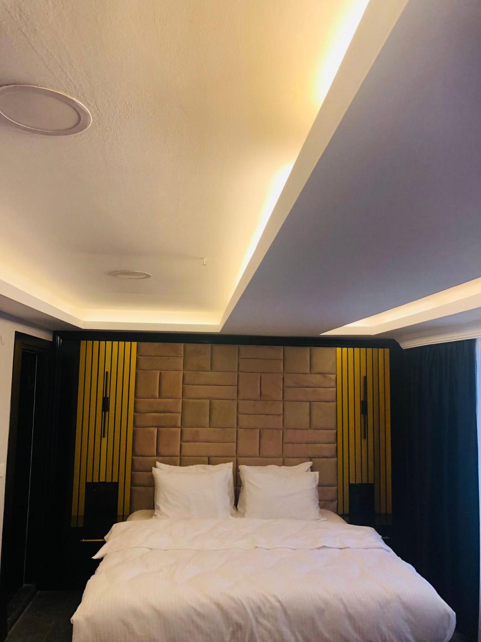 Standard King Room photo 2