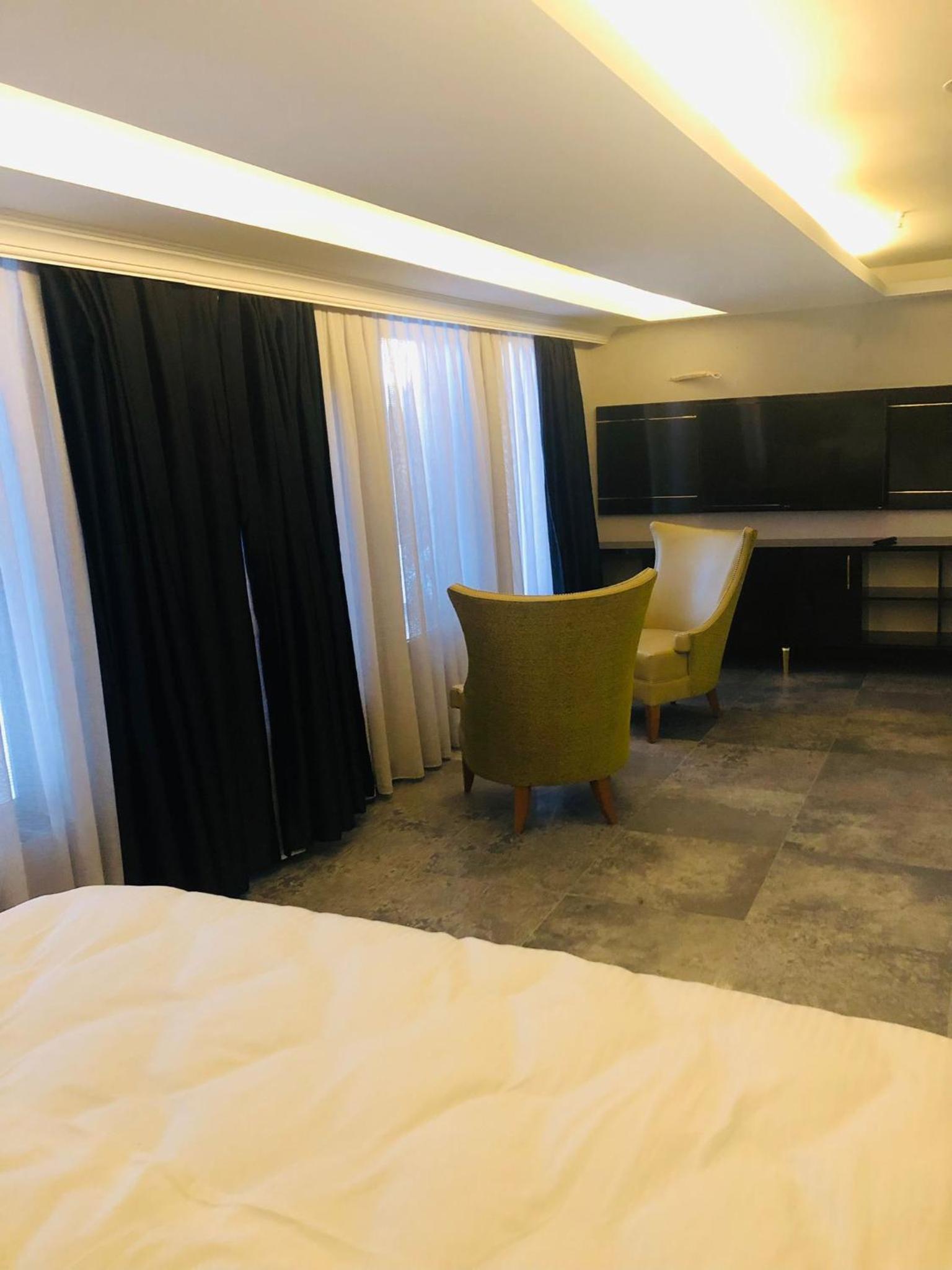 Standard King Room photo 3