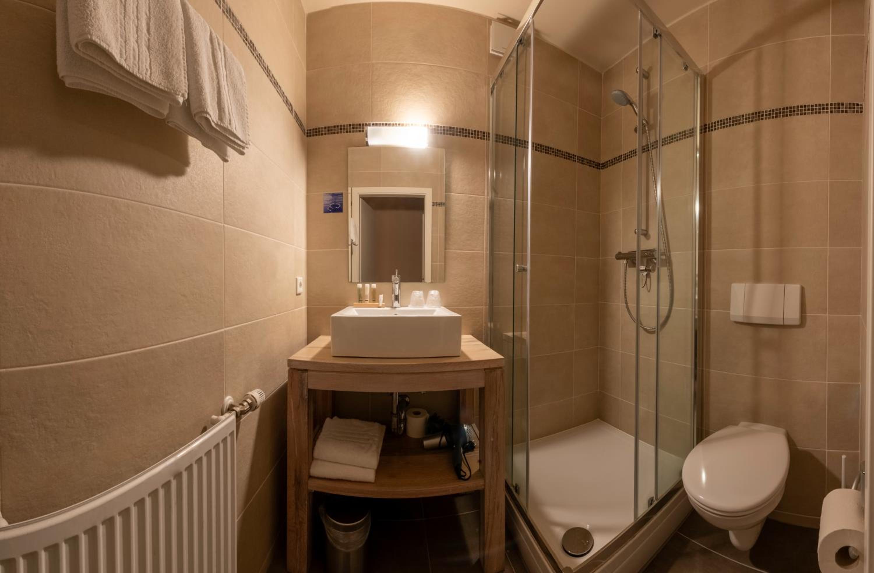 Double Room - Photo 6