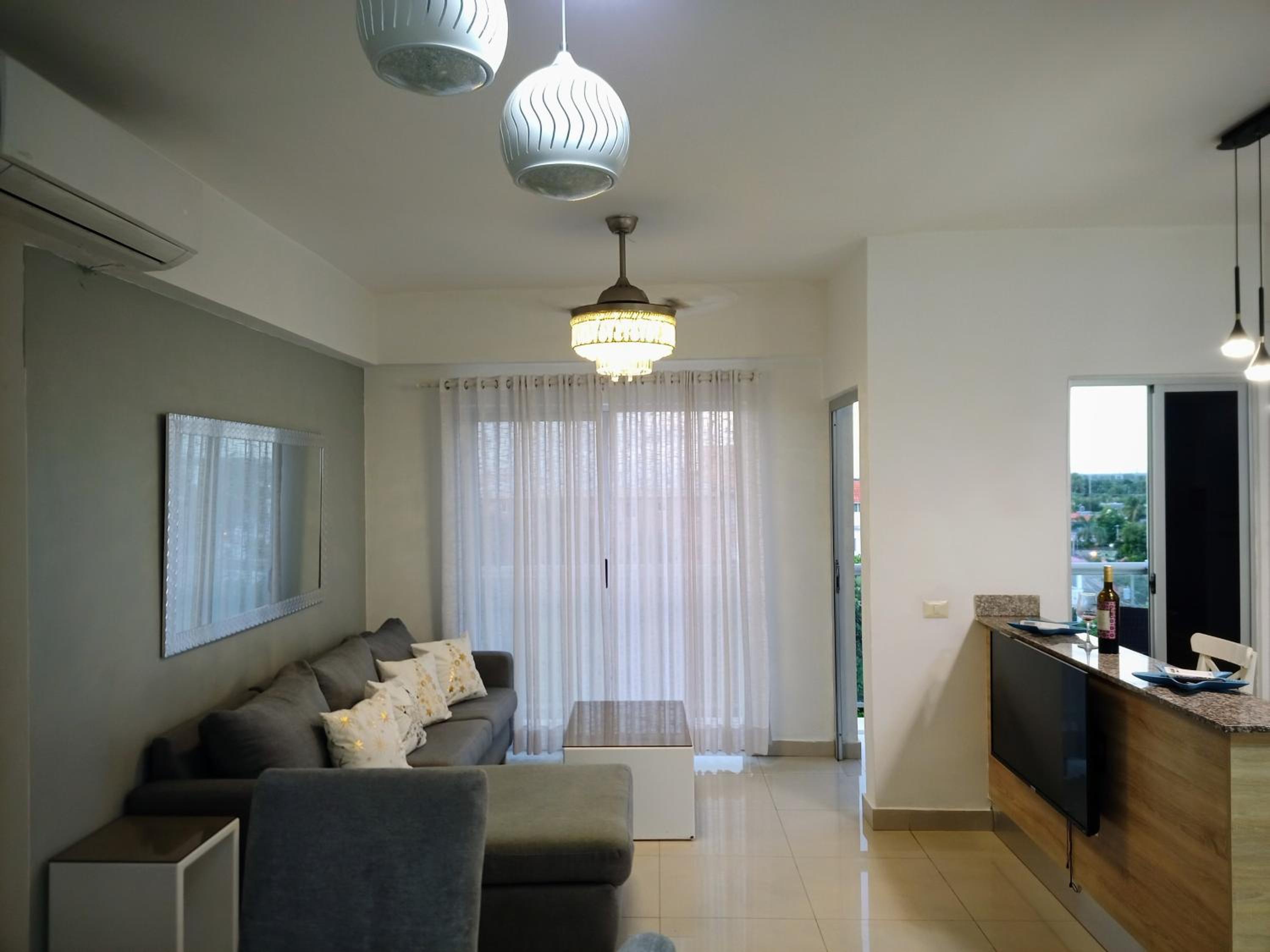One-Bedroom Apartment with Balcony and Sea View photo 3