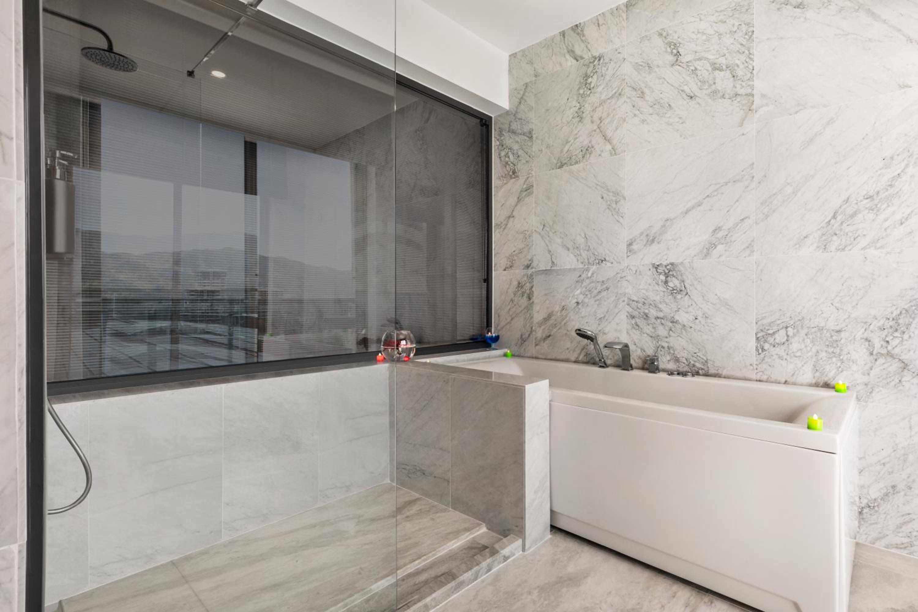 Executive Suite Jetted Tub - Photo 3