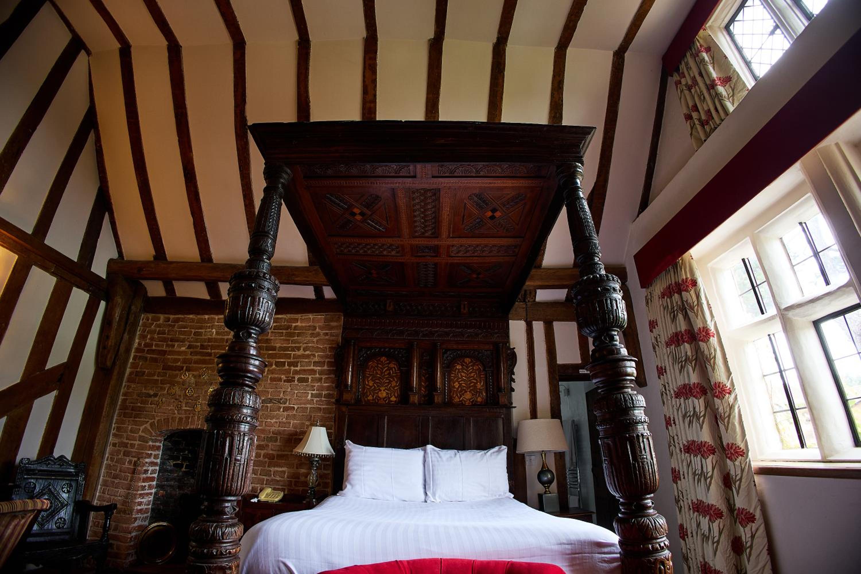 Feature Room with Four Poster Bed - Non-Smoking photo 3