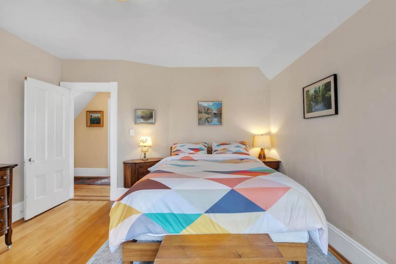 Five-Bedroom House photo 3