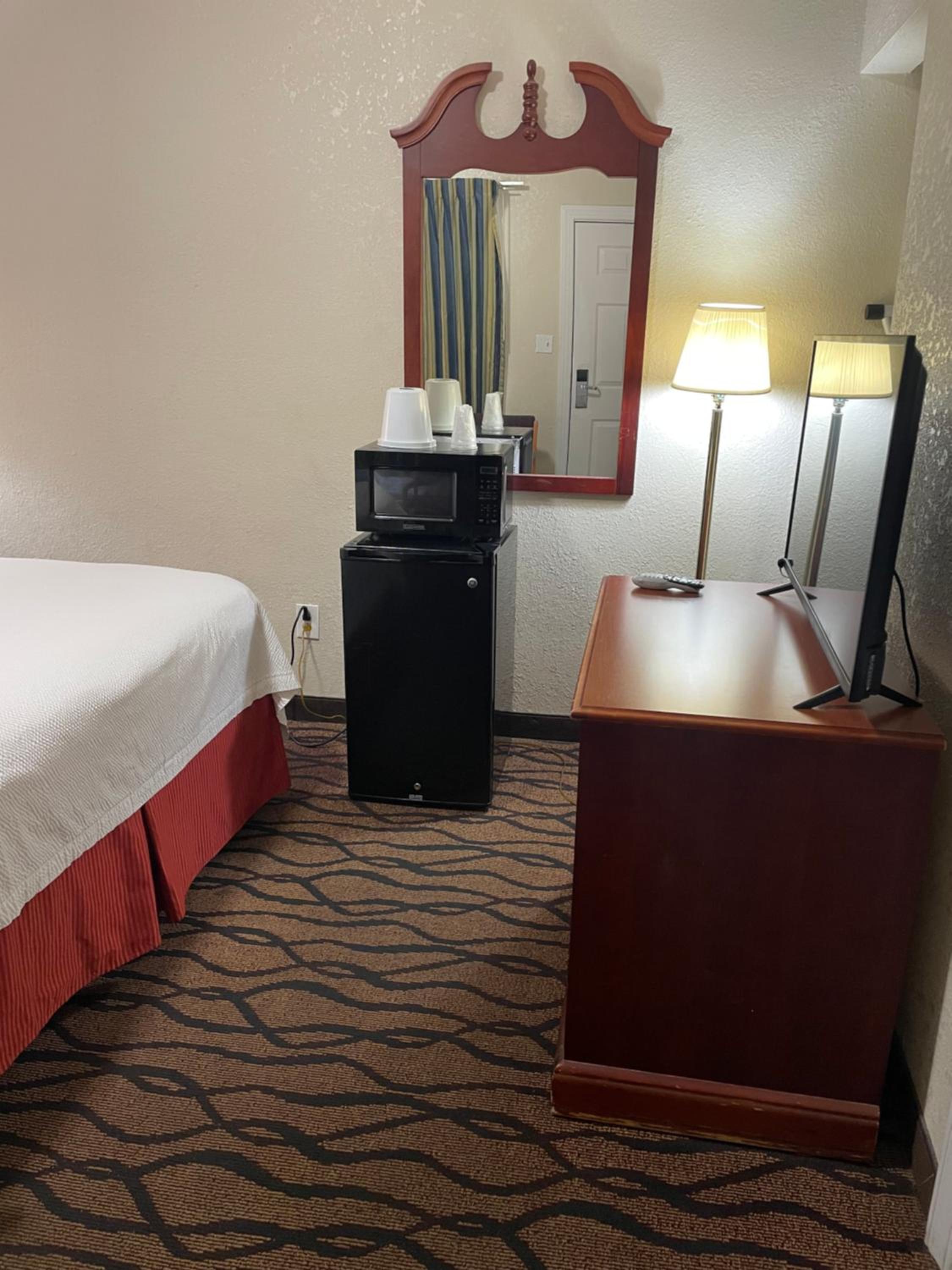 Standard Queen Room
