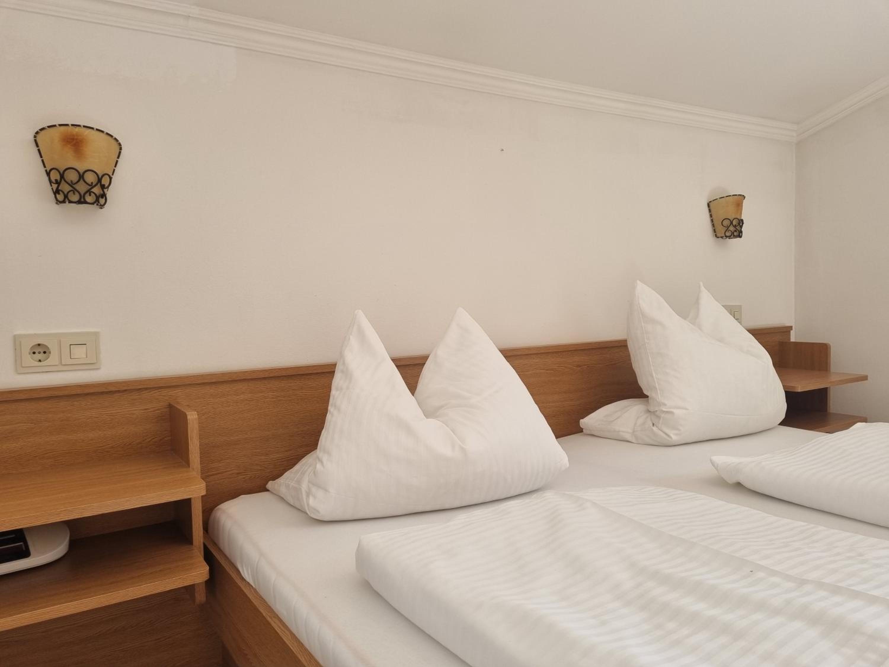 Budget Double Room photo 3