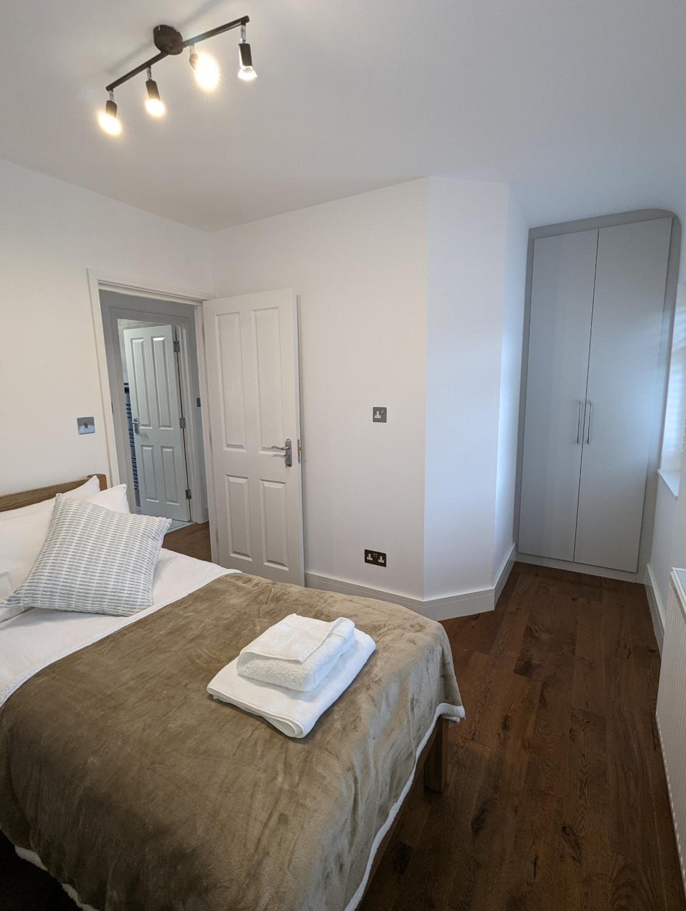 Three-Bedroom House photo 3