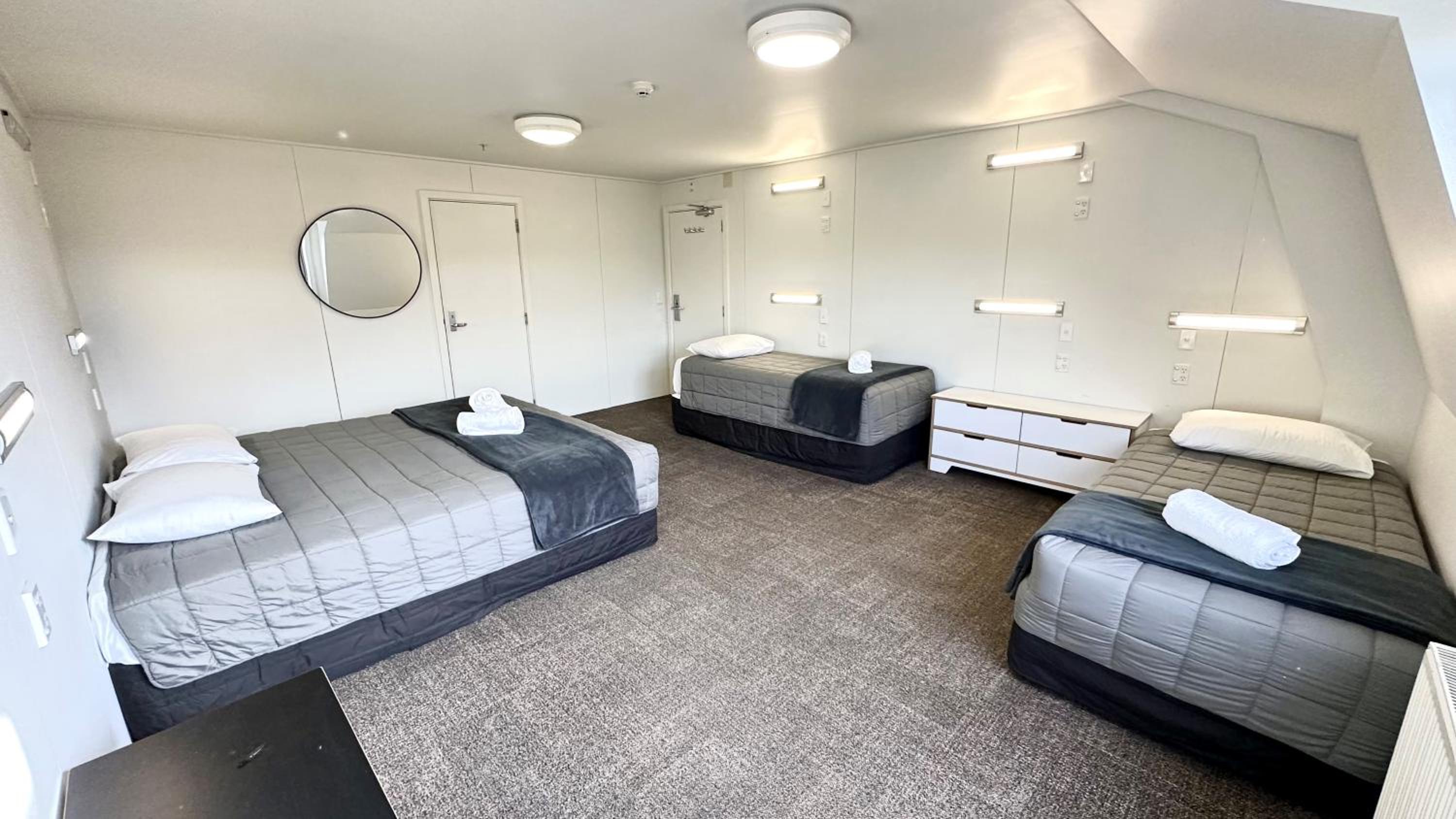 Quadruple Room with Private Bathroom photo 1