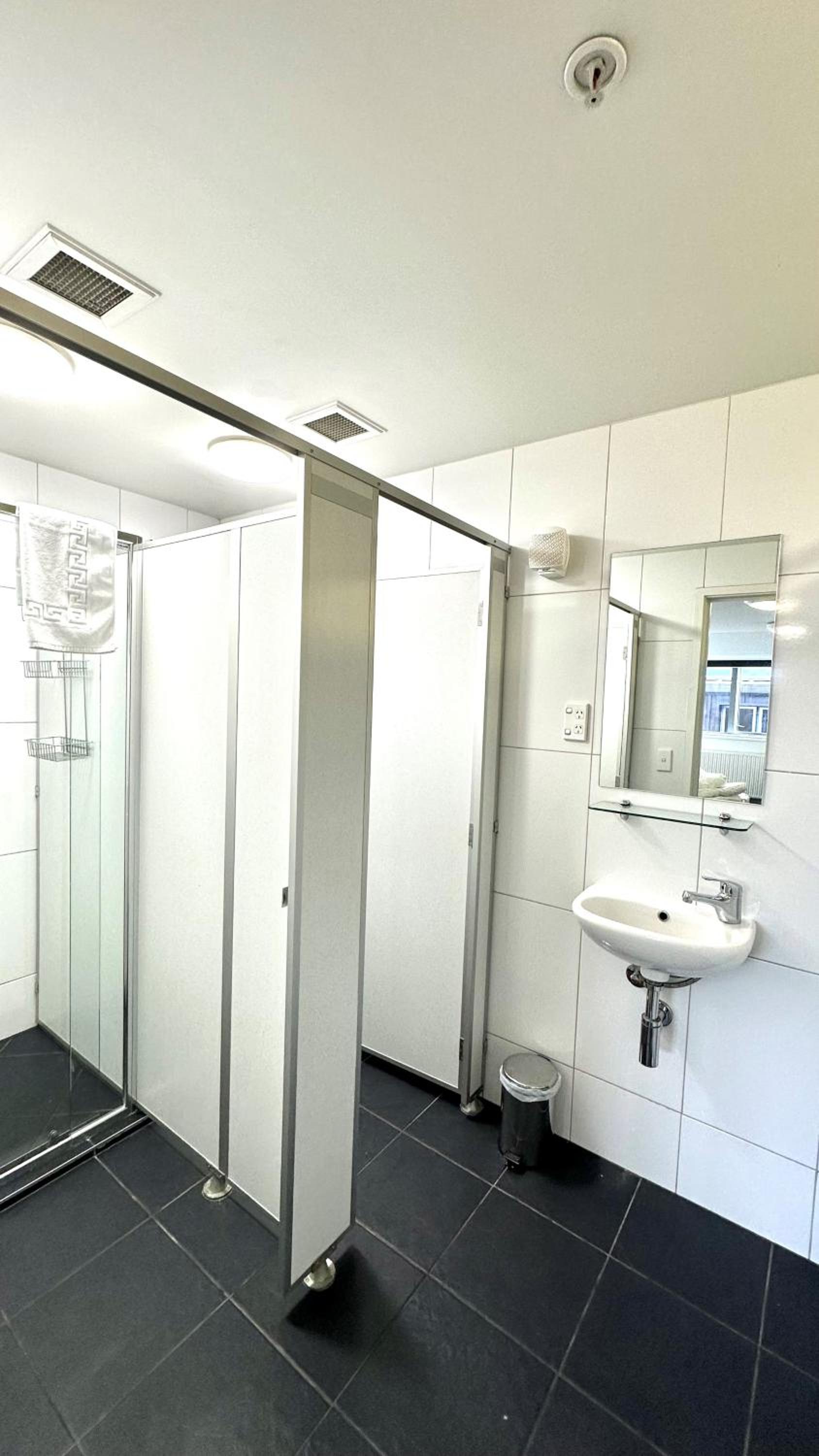 Quadruple Room with Private Bathroom photo 3