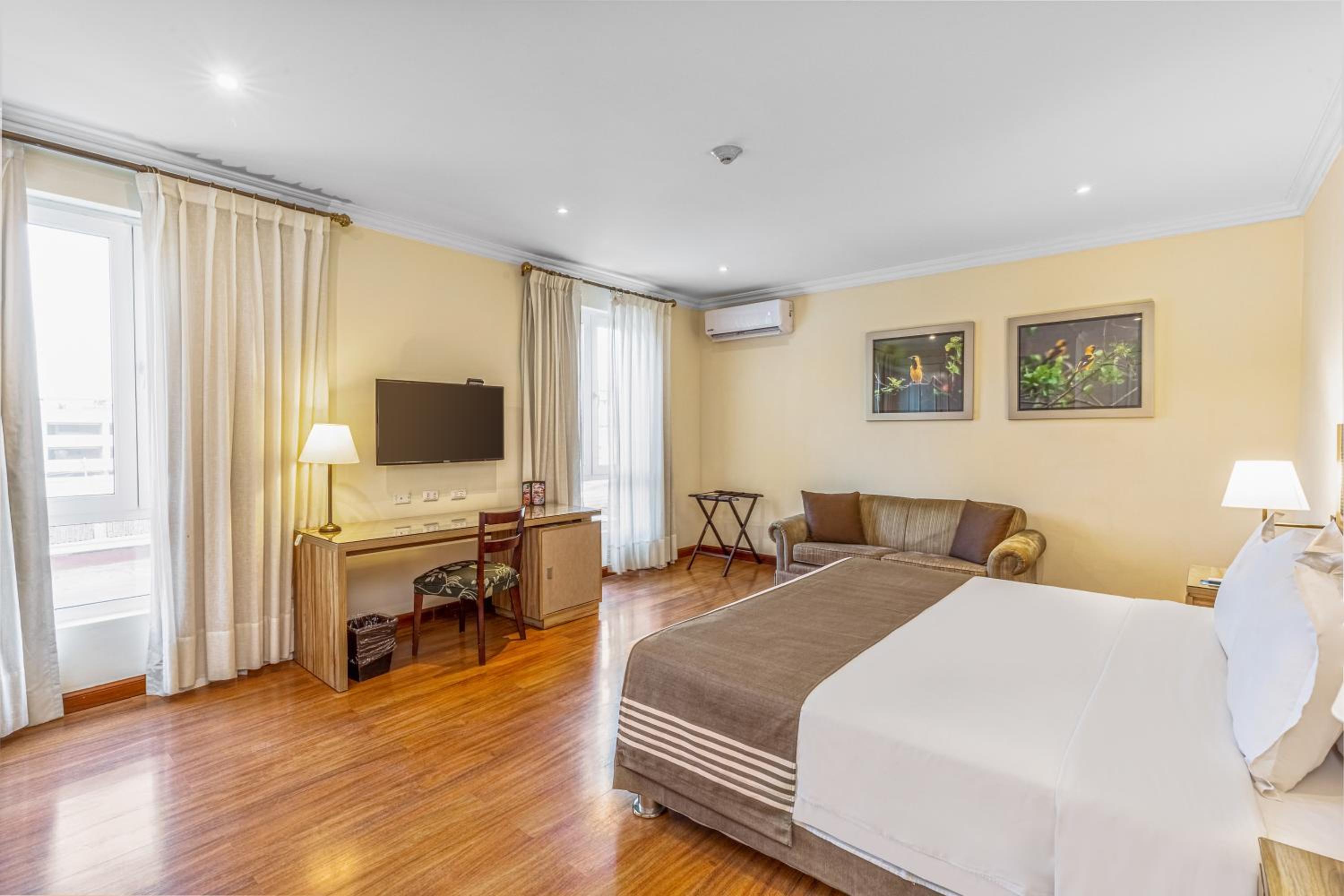 Superior King Room - Photo 2