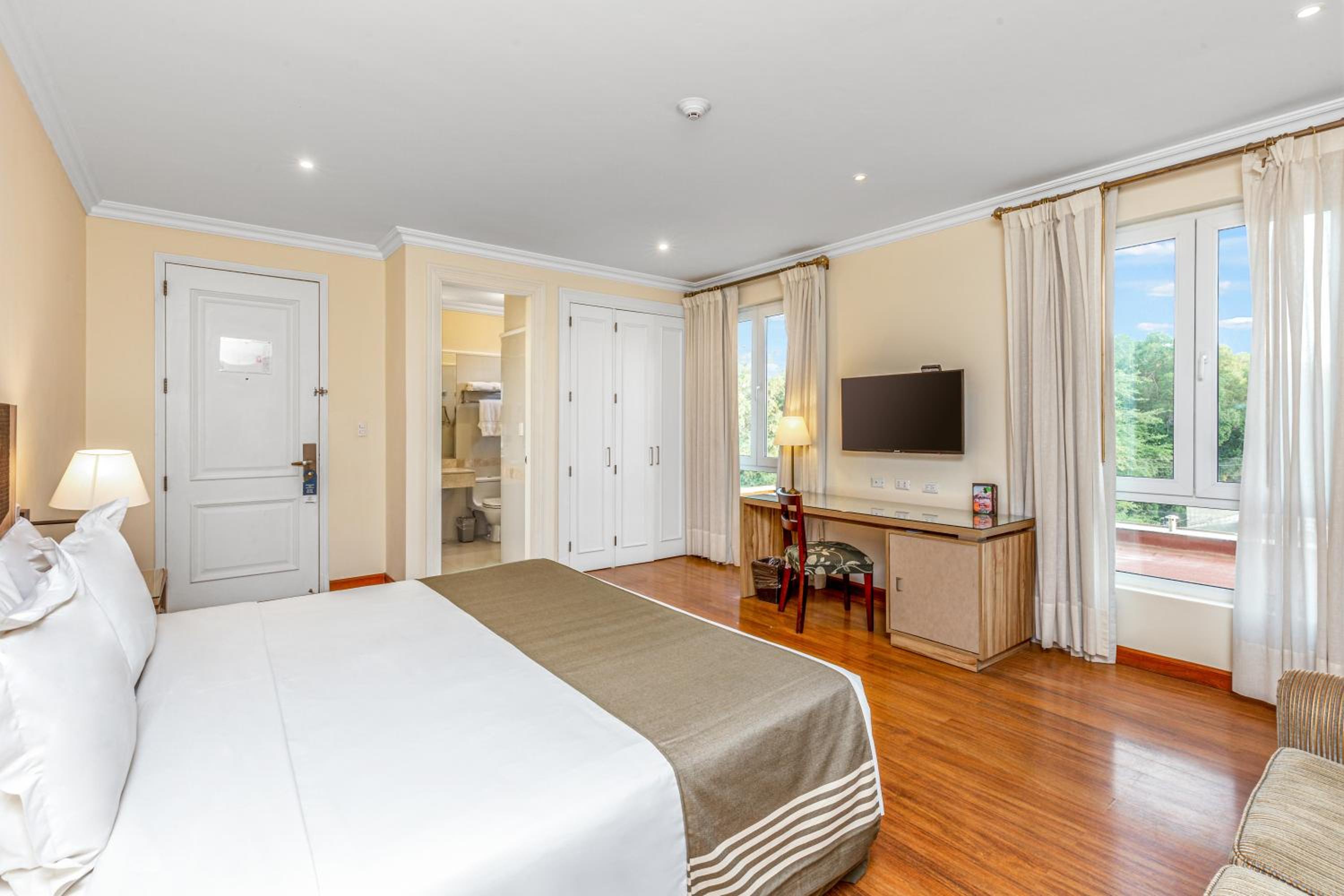 Superior King Room - Photo 1
