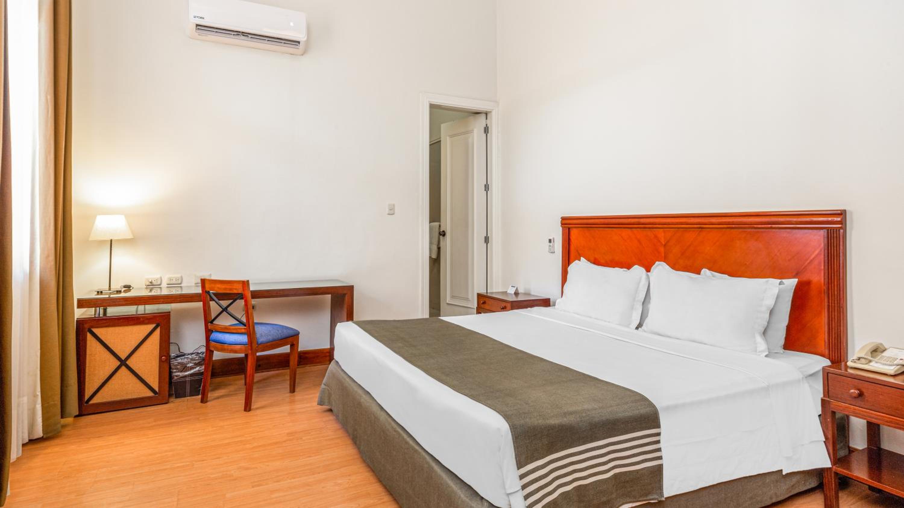 Standard Queen Room - Photo 1