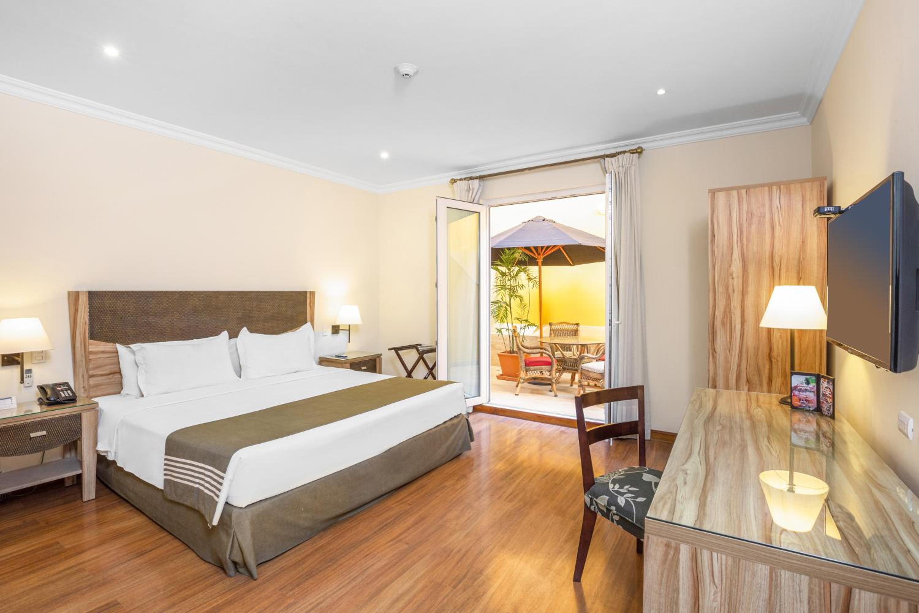 Double Room with Terrace - Photo 2