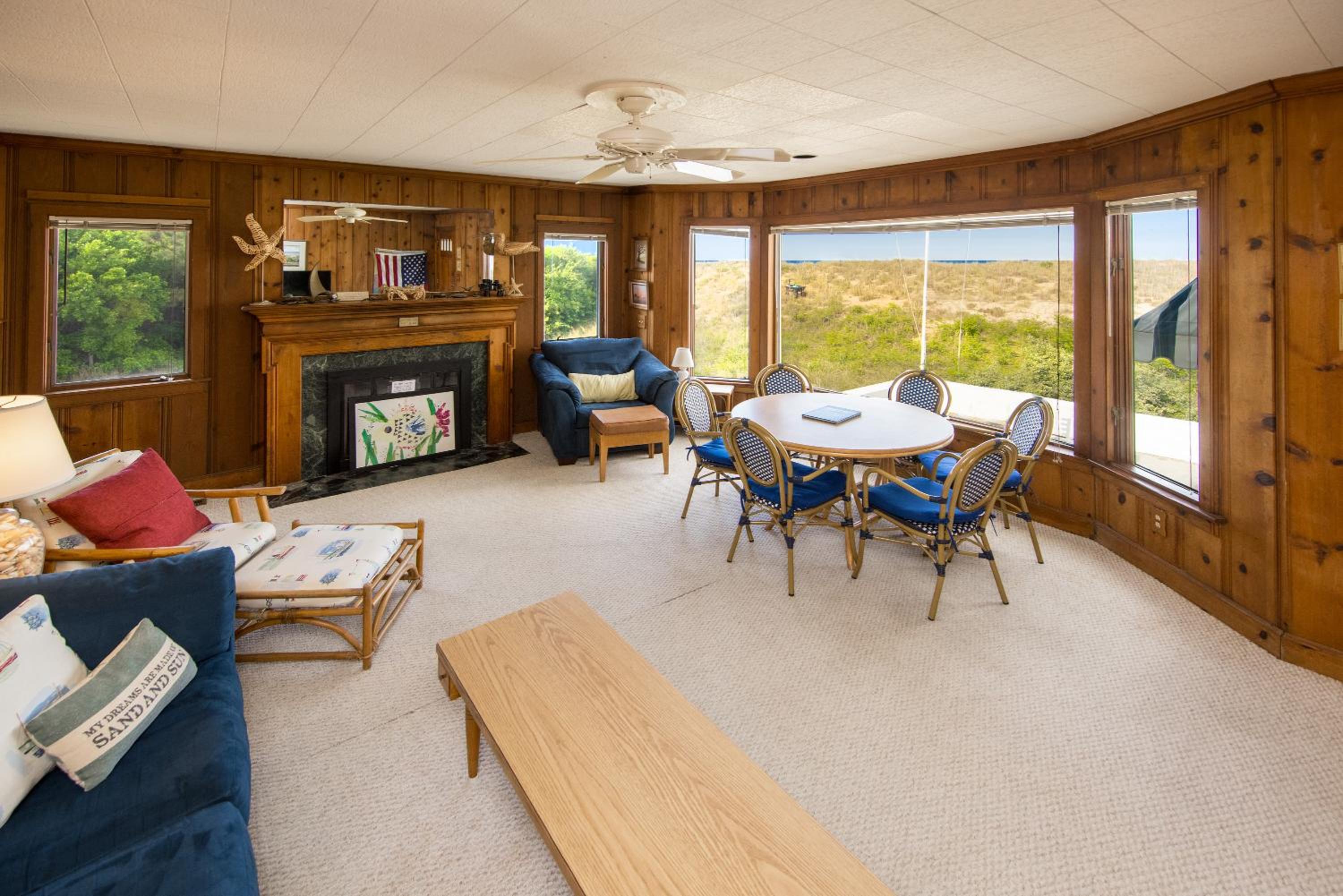 Six-Bedroom House photo 1