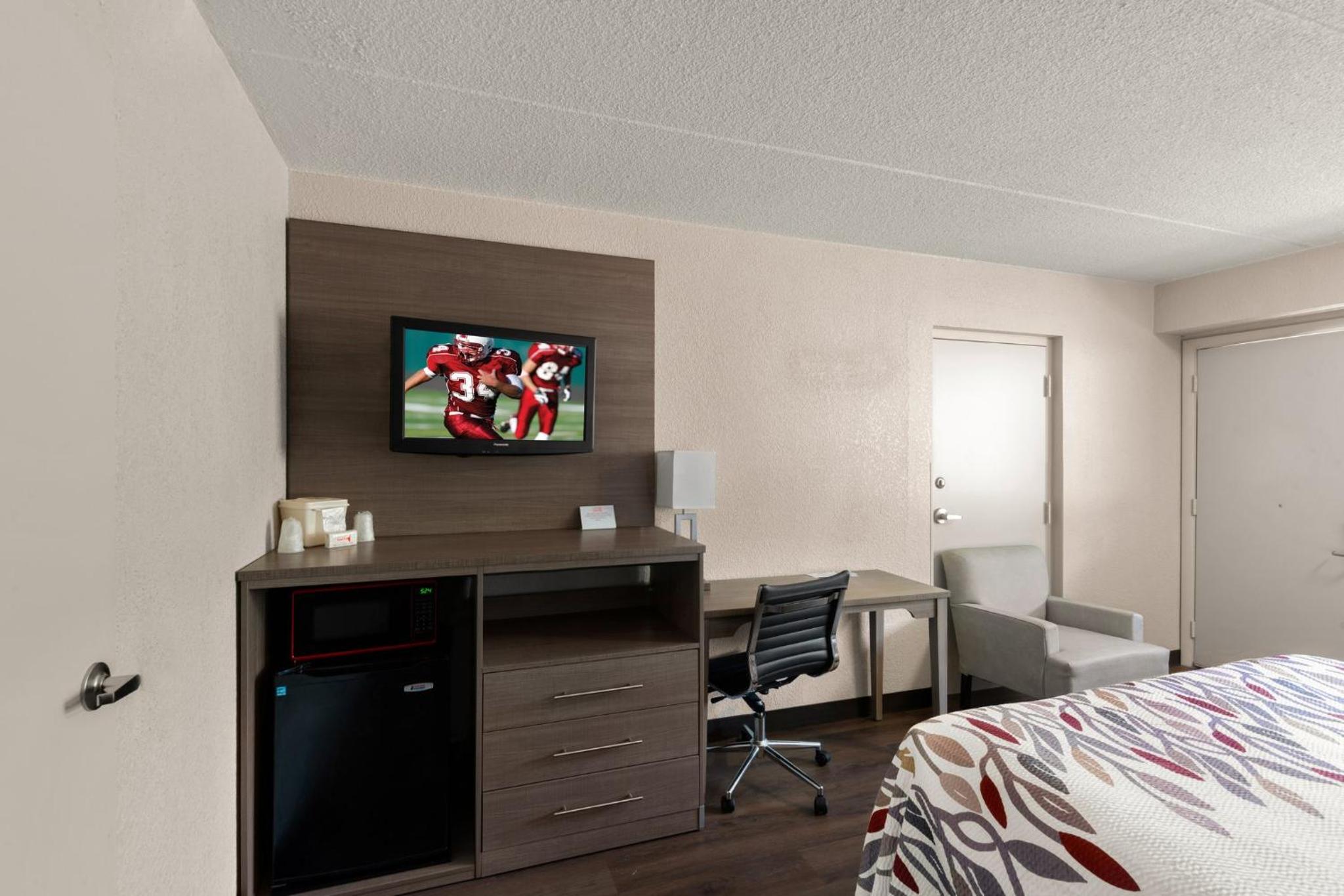  Standard King Room Disability Access Smoke Free - Photo 8