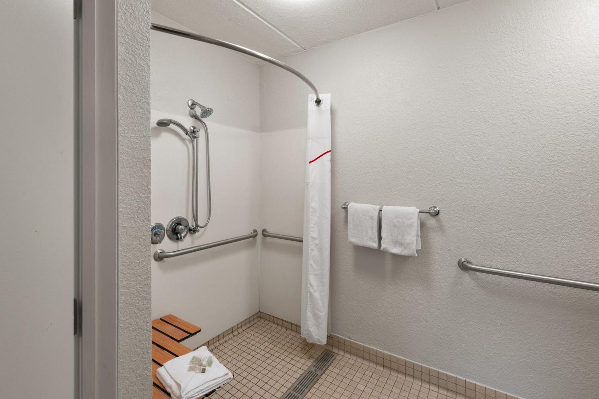  Standard King Room Disability Access Roll-In Shower Smoke Free - Photo 5